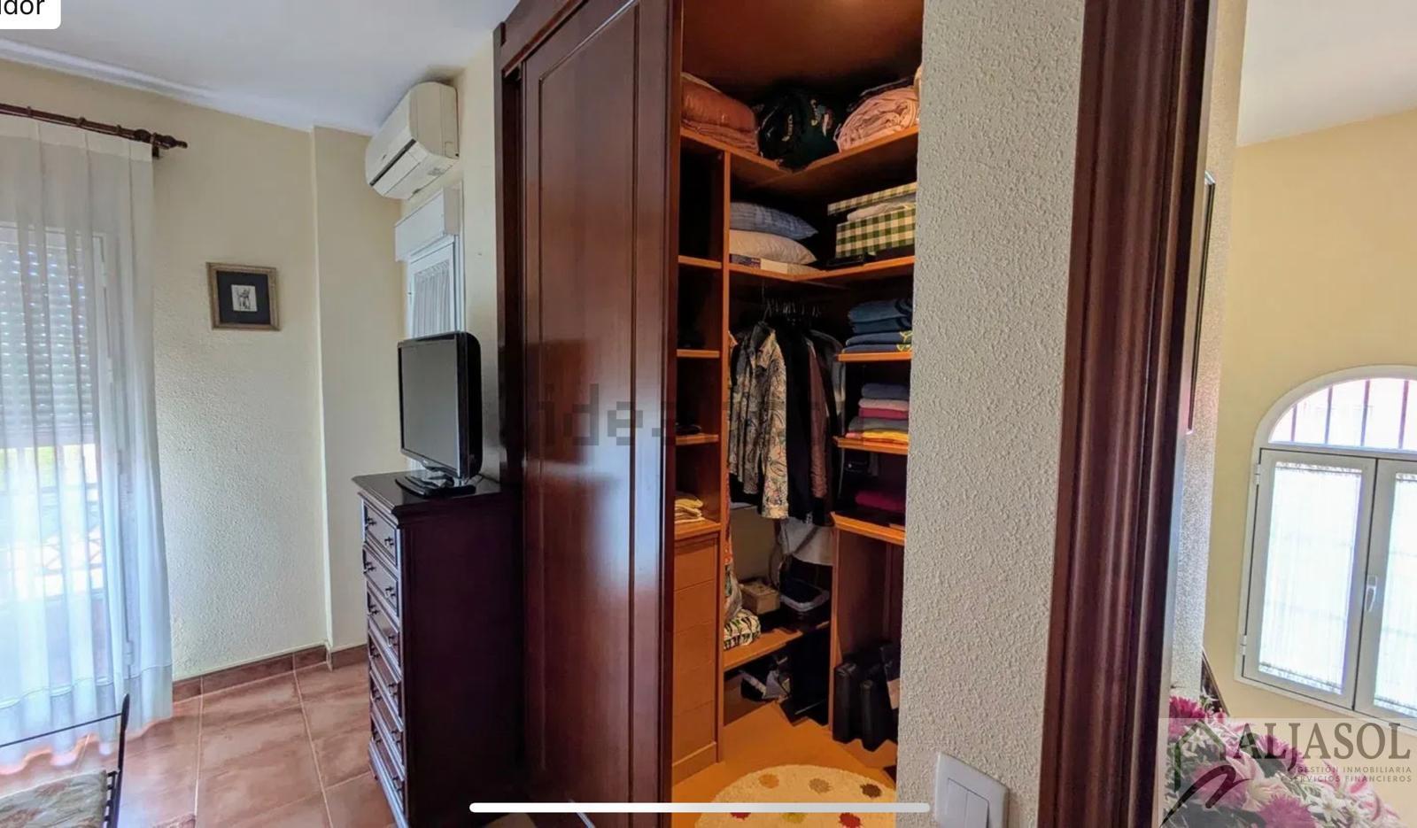For sale of chalet in Espartinas