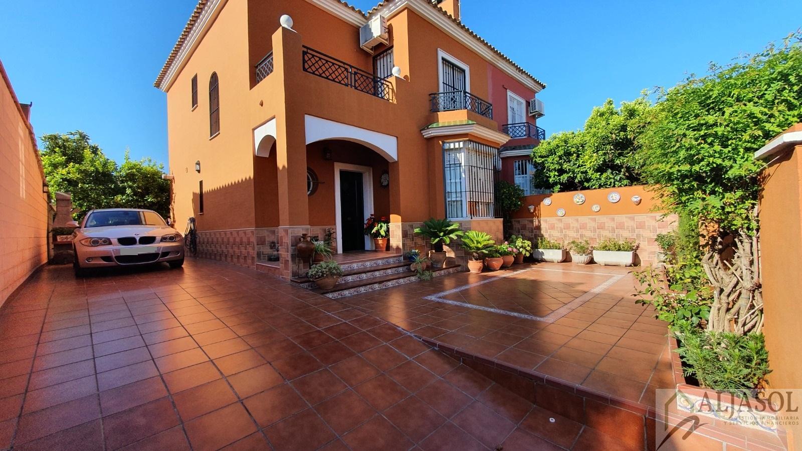 For sale of chalet in Espartinas