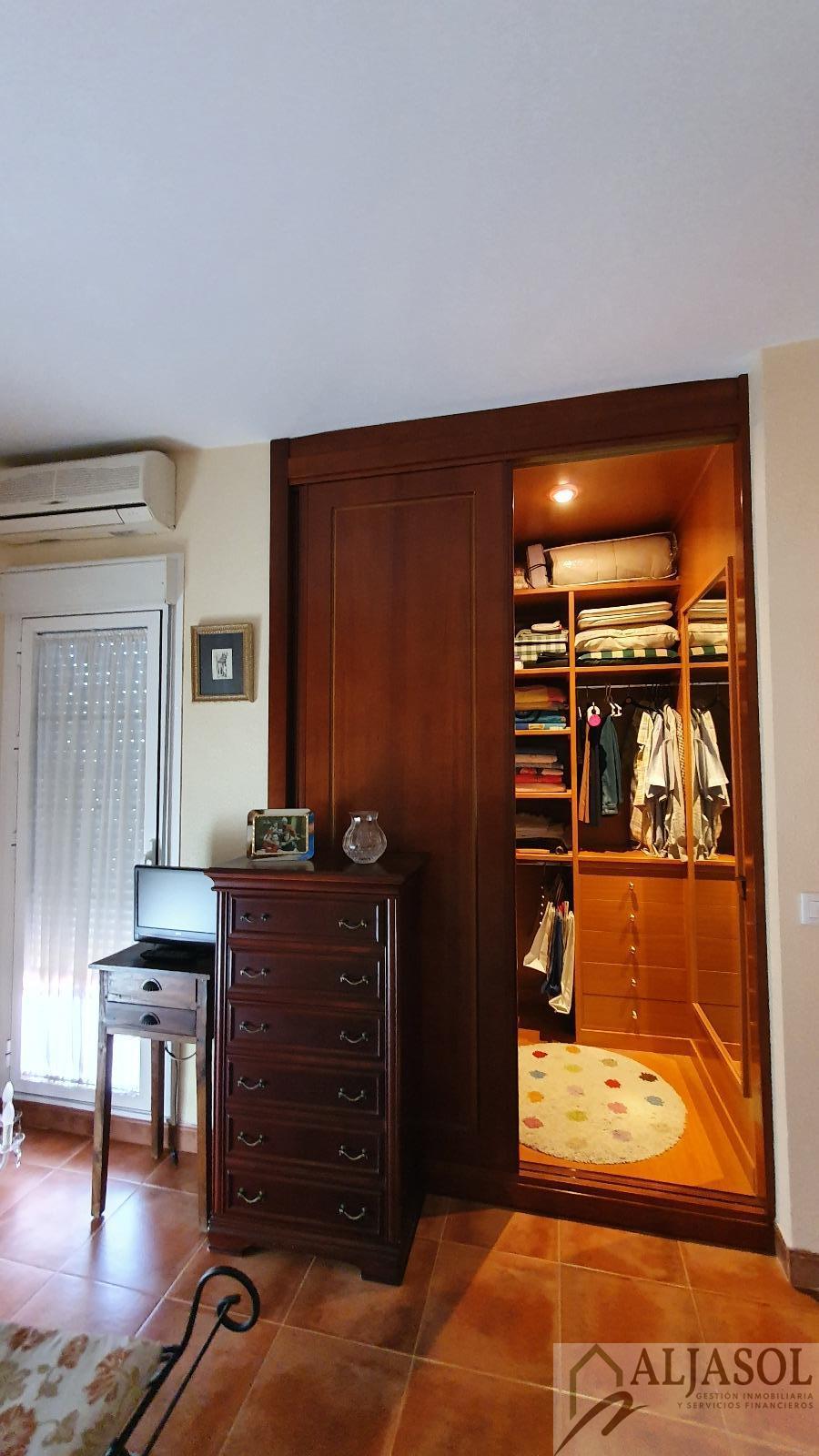 For sale of chalet in Espartinas