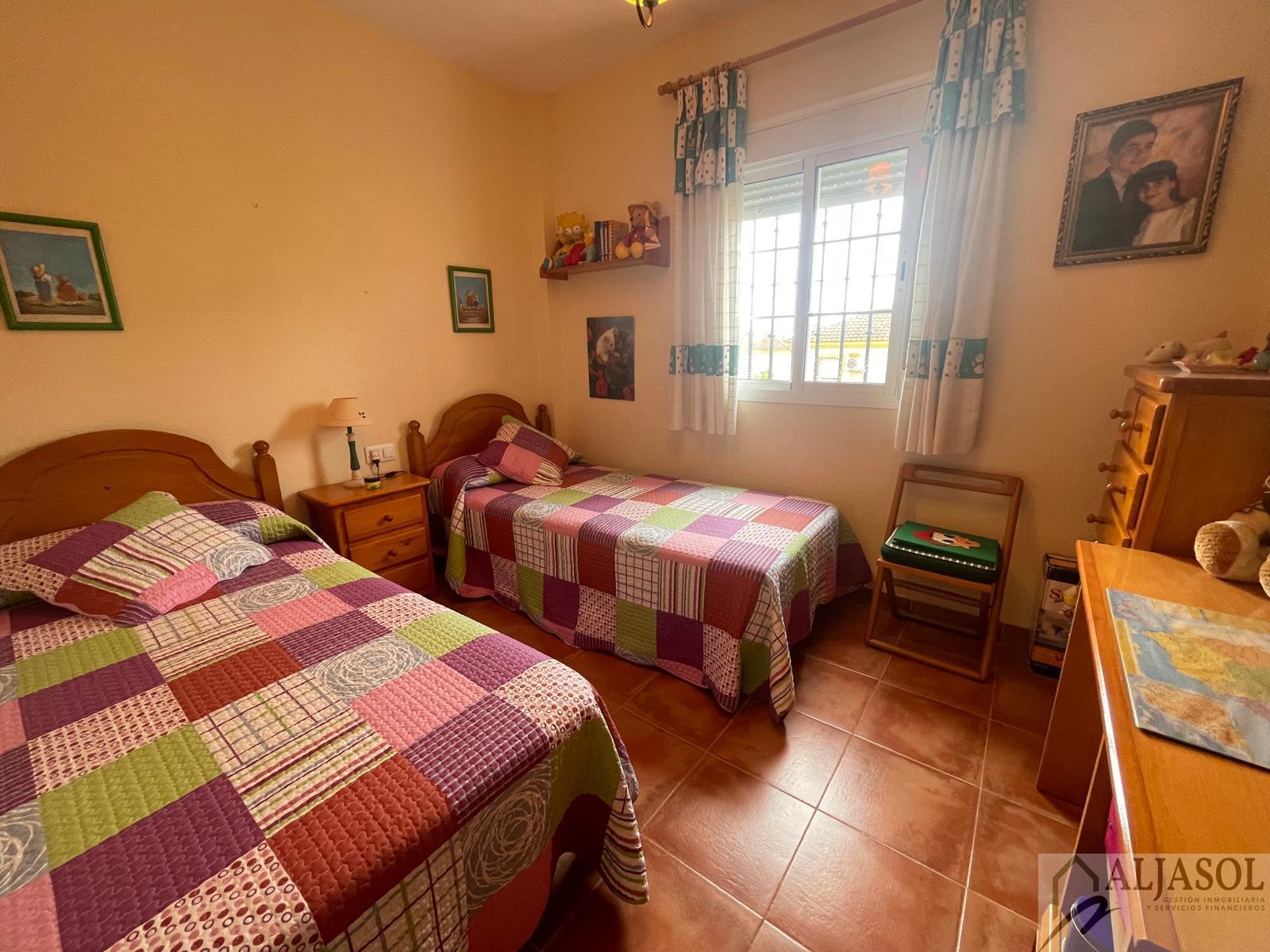 For sale of chalet in Espartinas