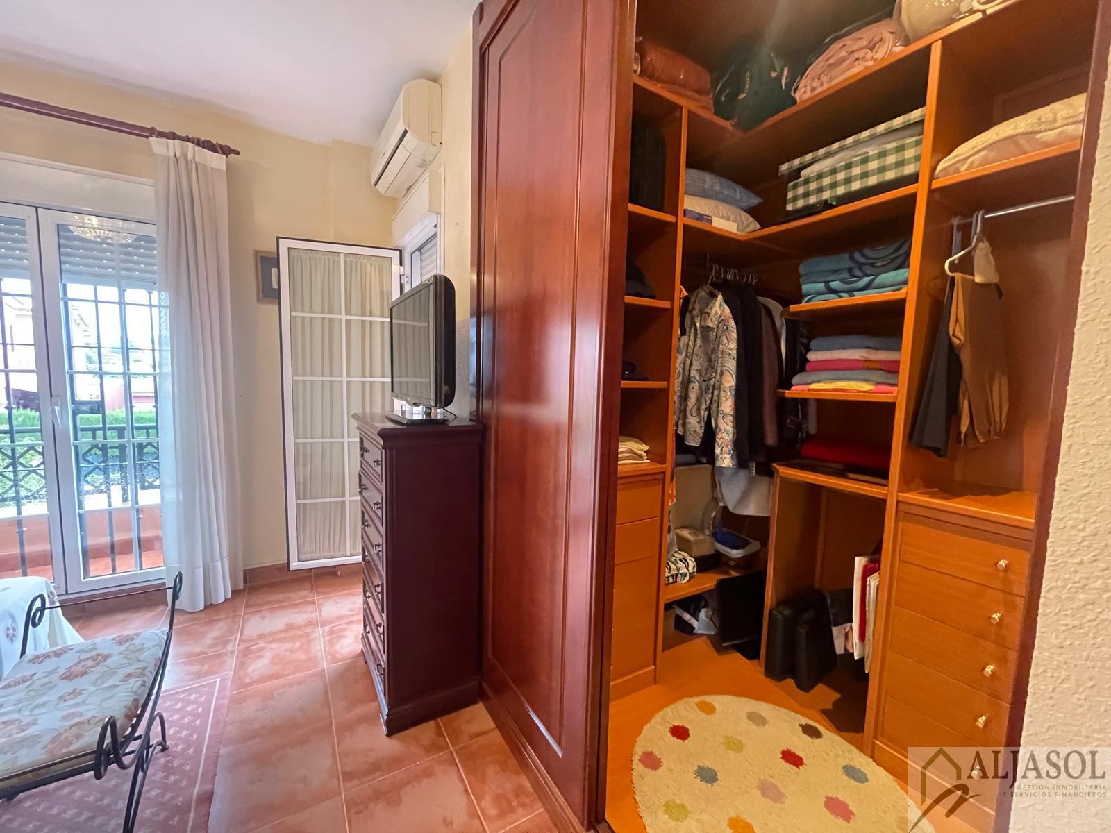 For sale of chalet in Espartinas