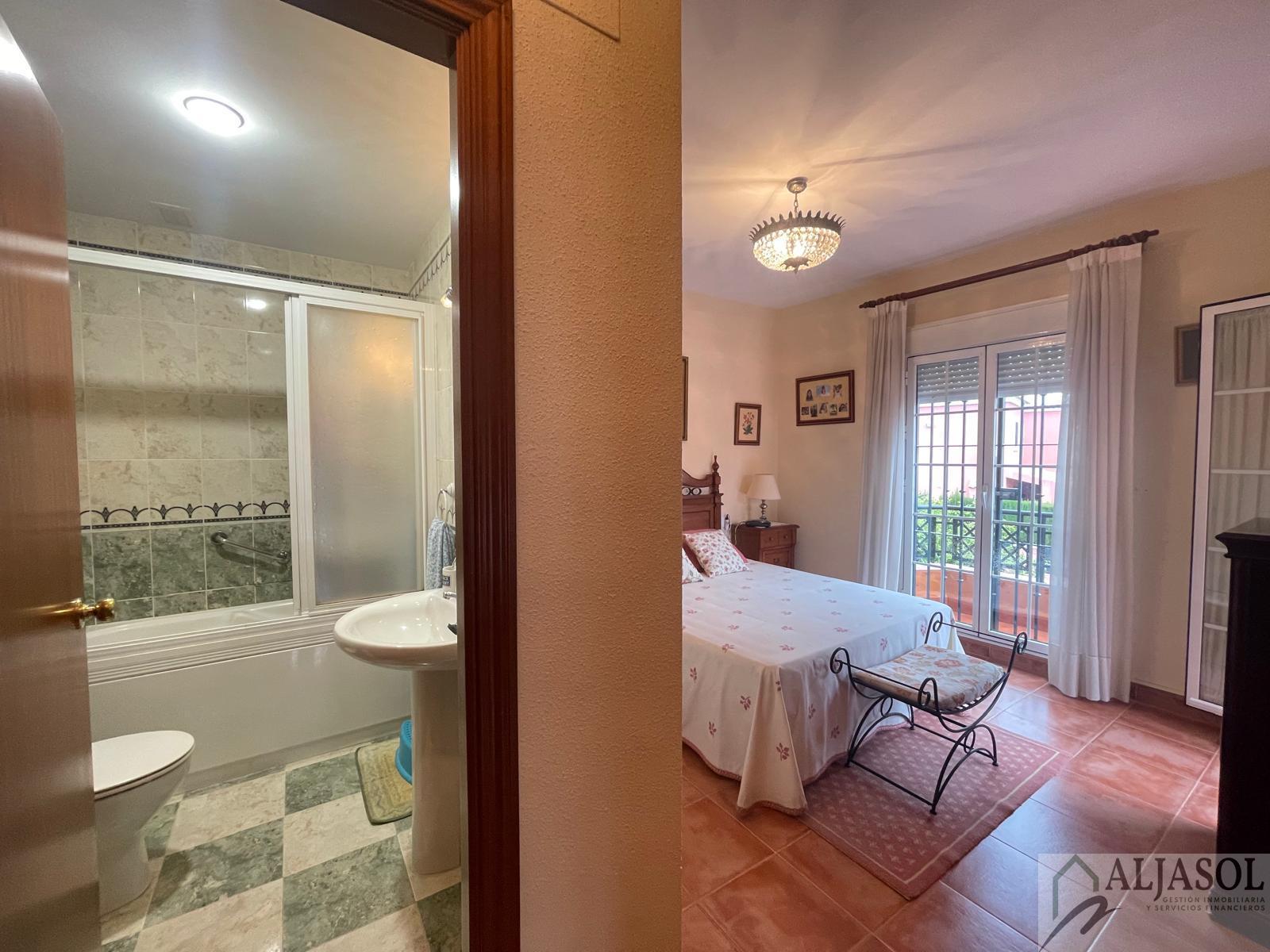For sale of chalet in Espartinas
