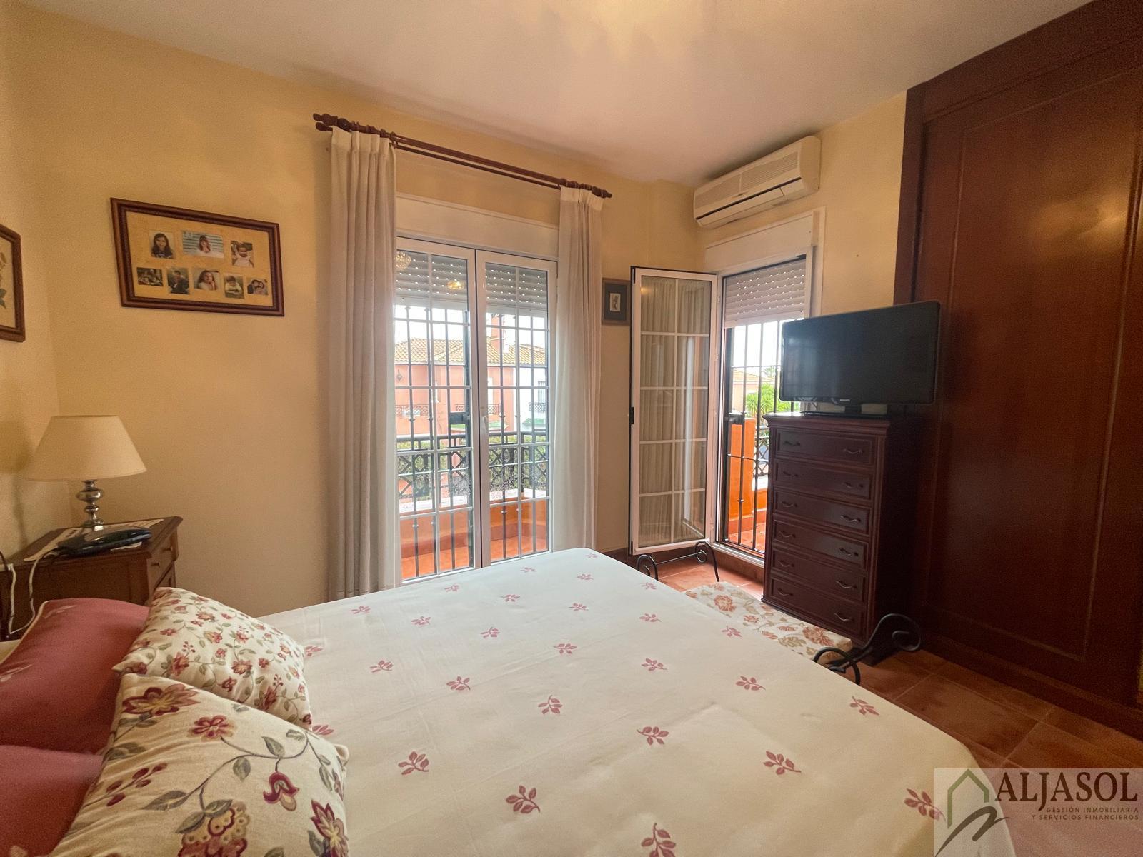 For sale of chalet in Espartinas