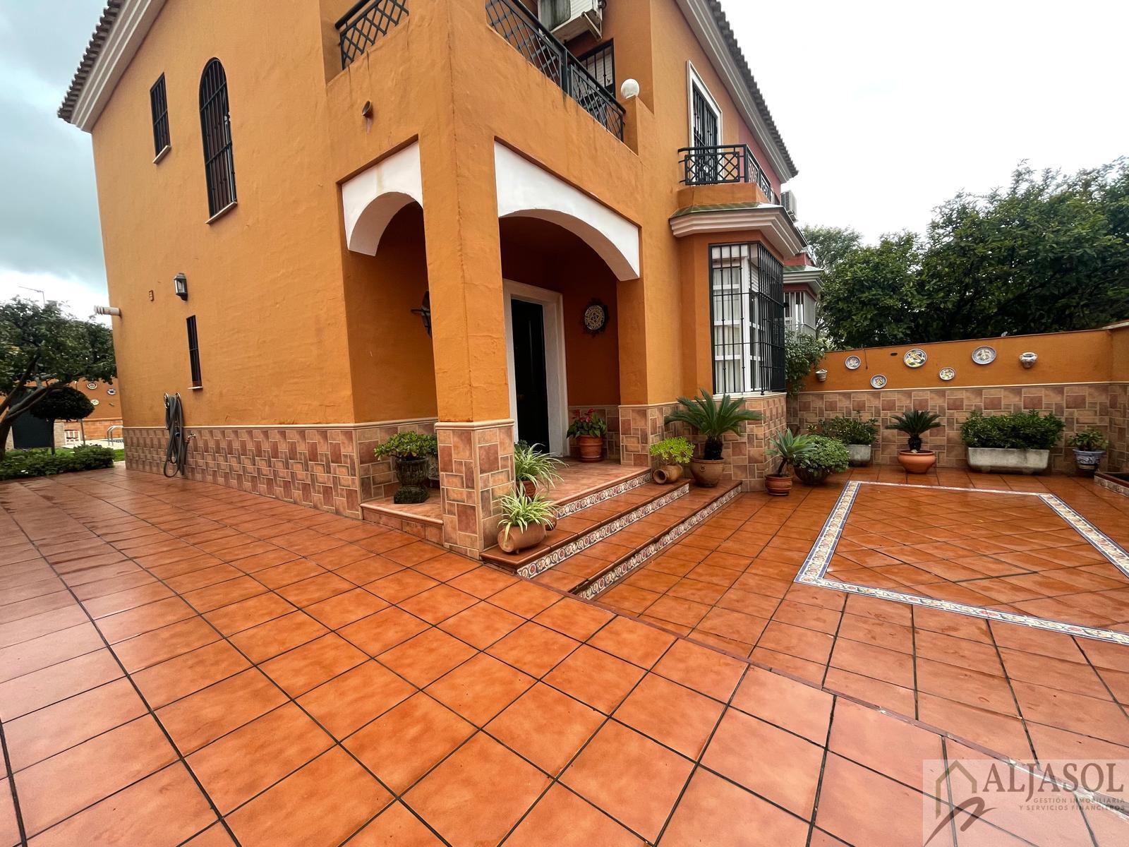 For sale of chalet in Espartinas