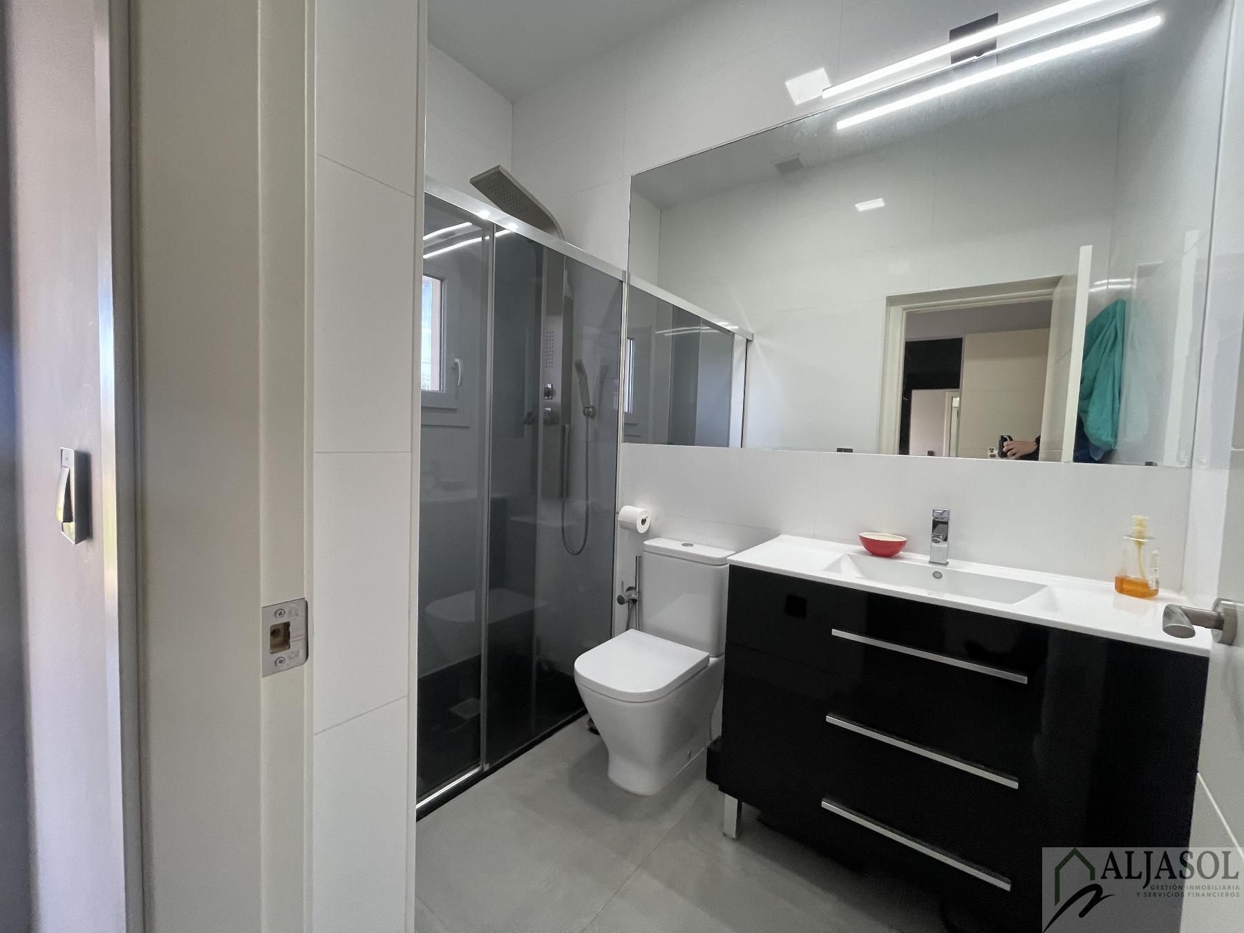 Suite bathroom