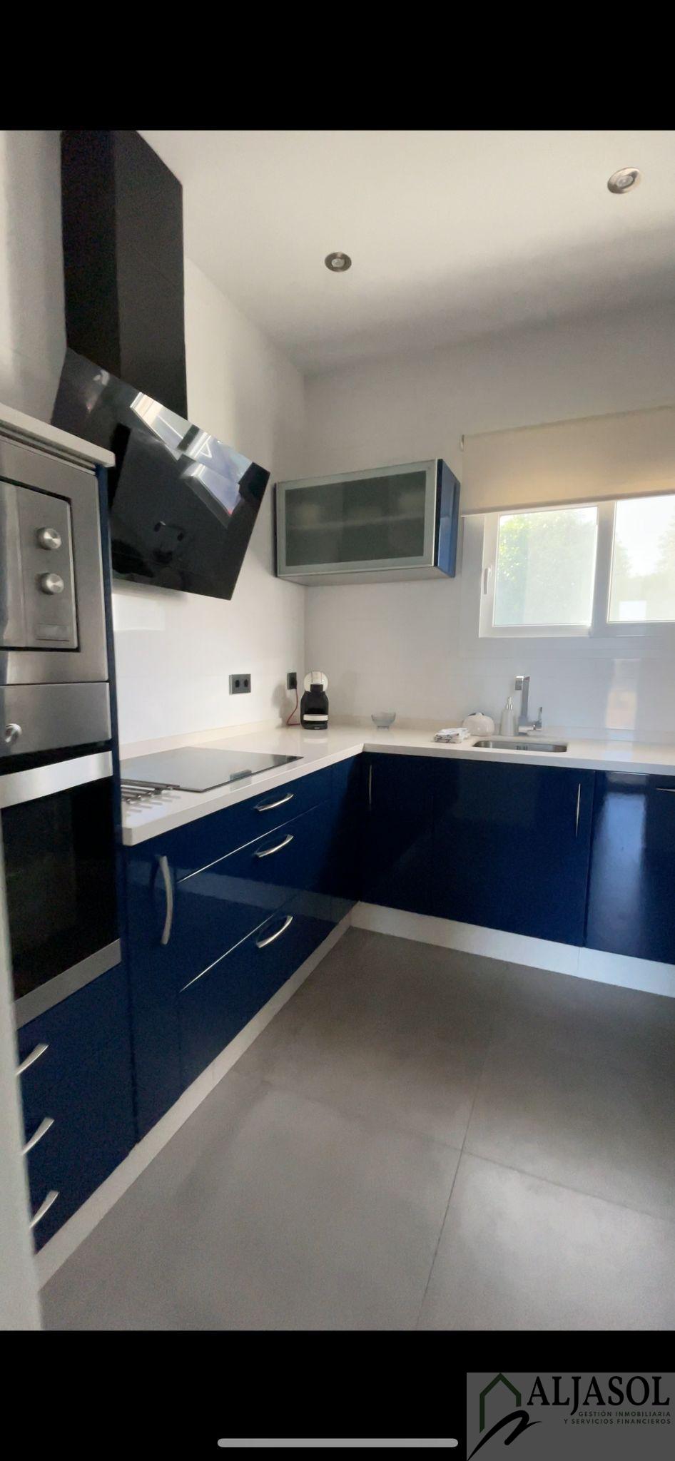 For sale of house in Palomares del Río