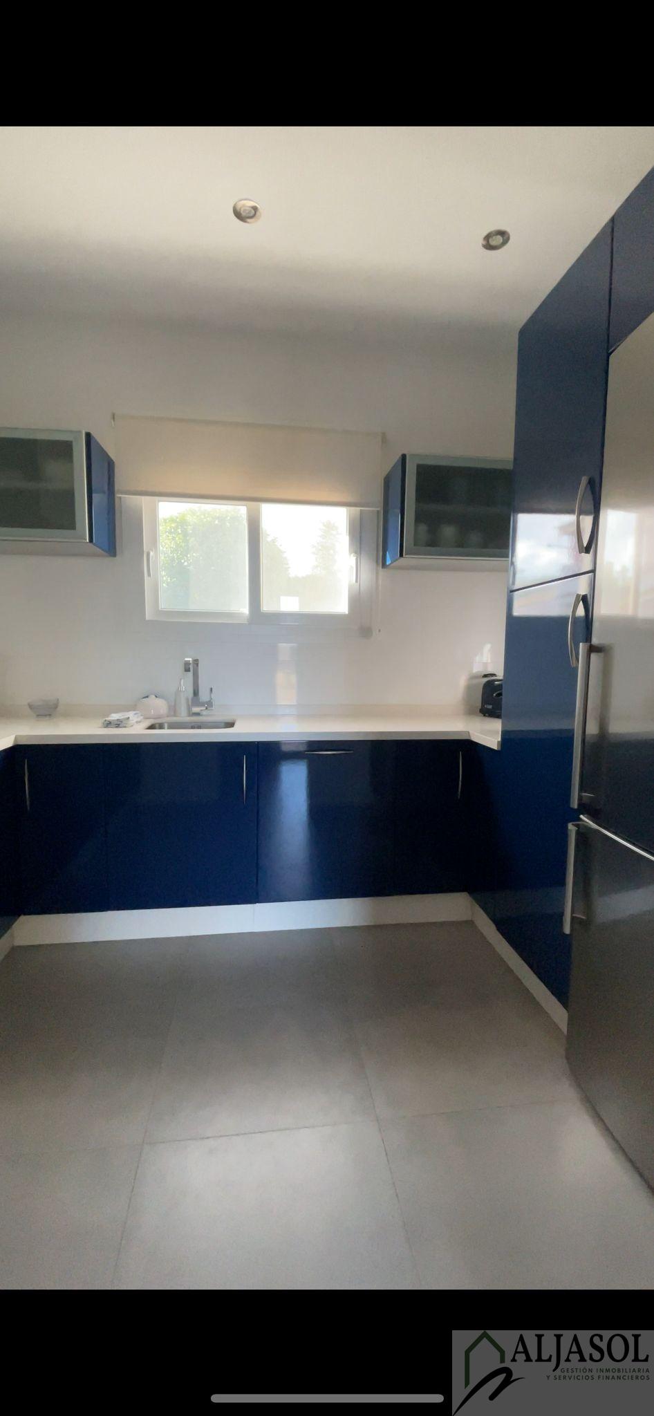 For sale of house in Palomares del Río