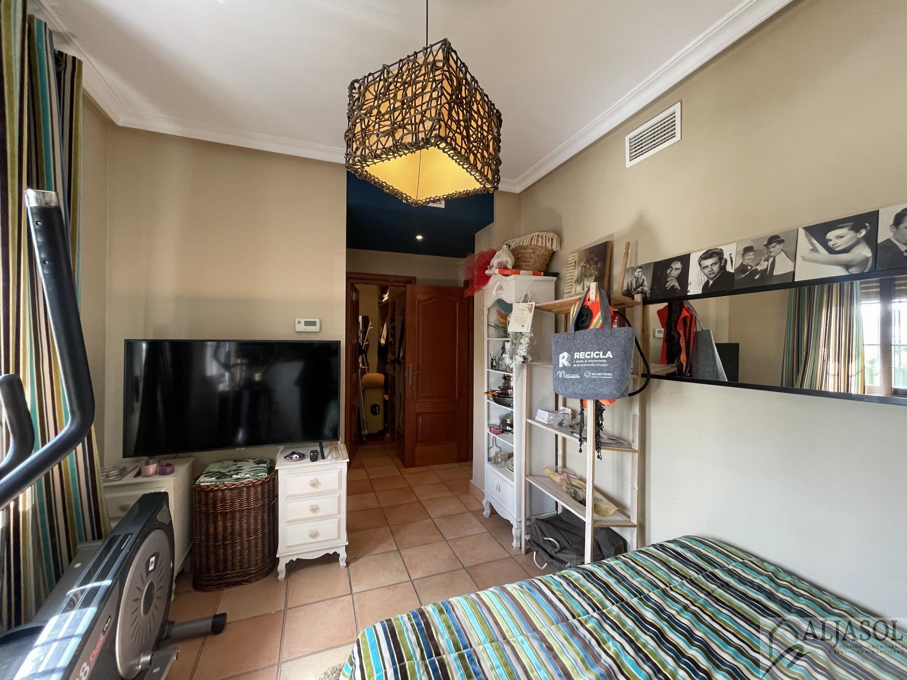 For sale of house in Espartinas