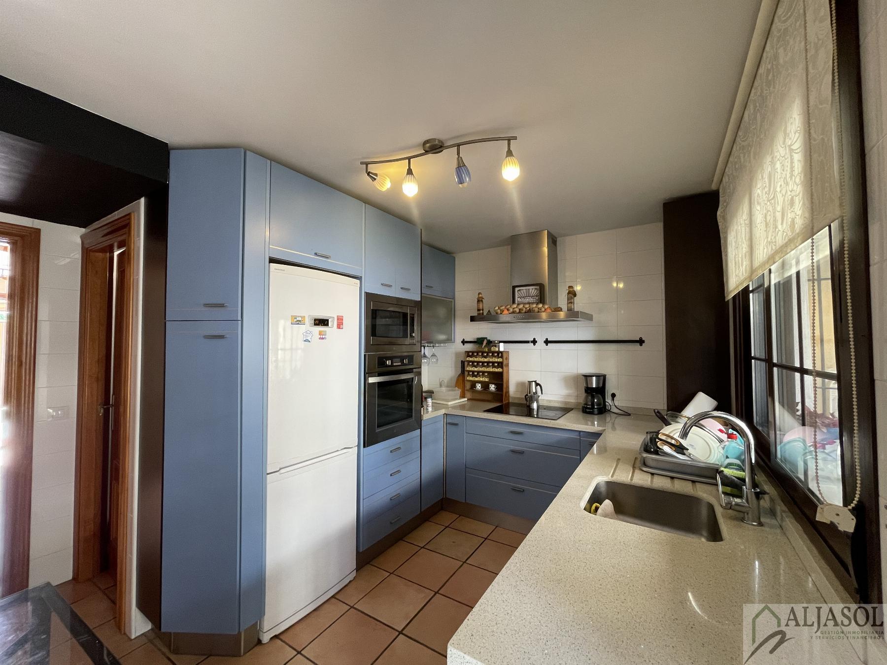 For sale of house in Espartinas