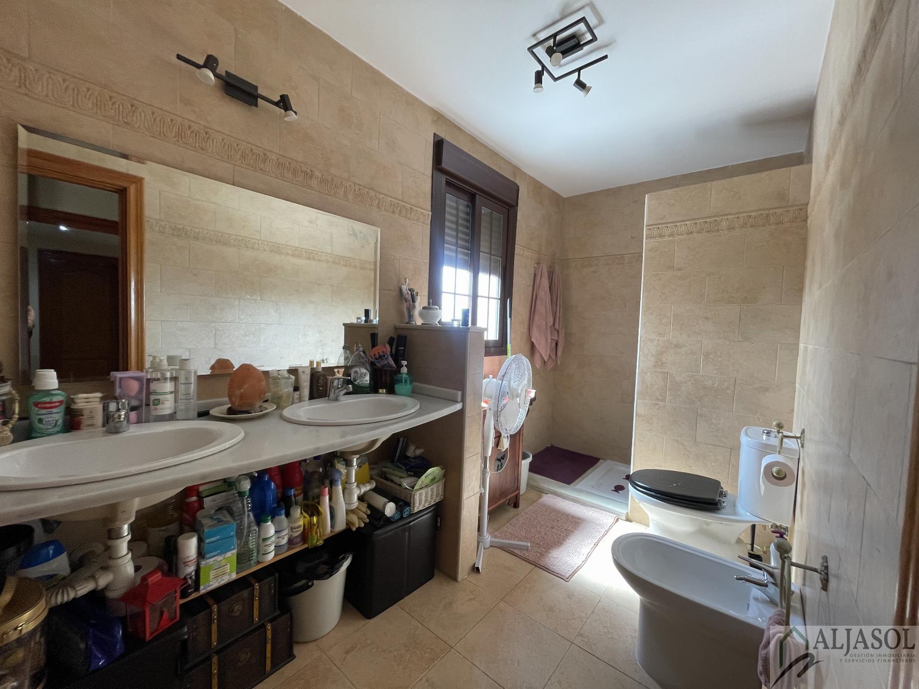 For sale of house in Espartinas