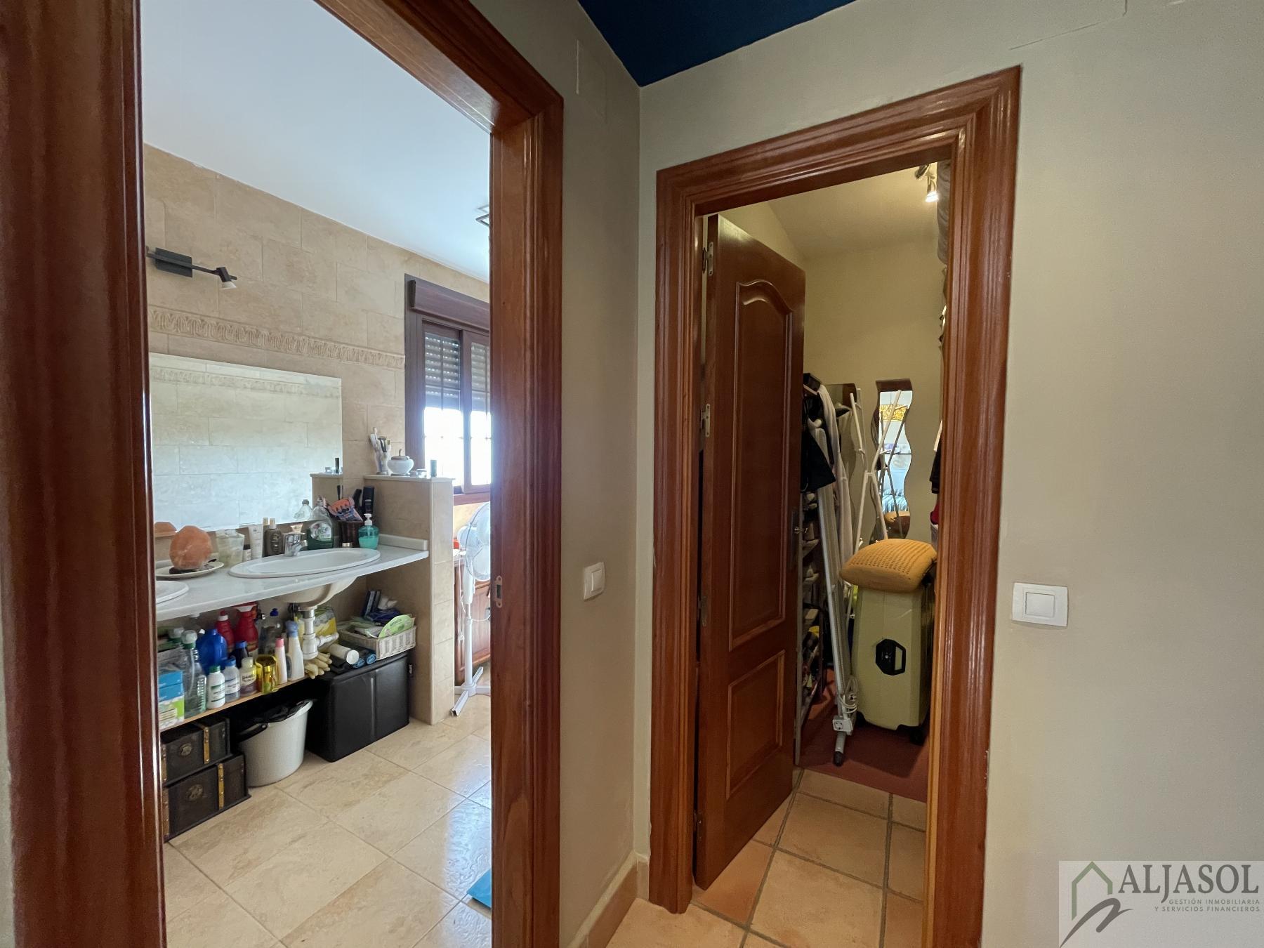 For sale of house in Espartinas