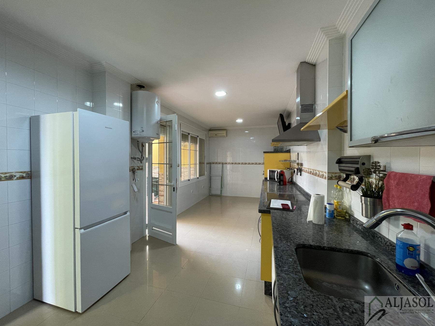 For sale of house in Huévar del Aljarafe