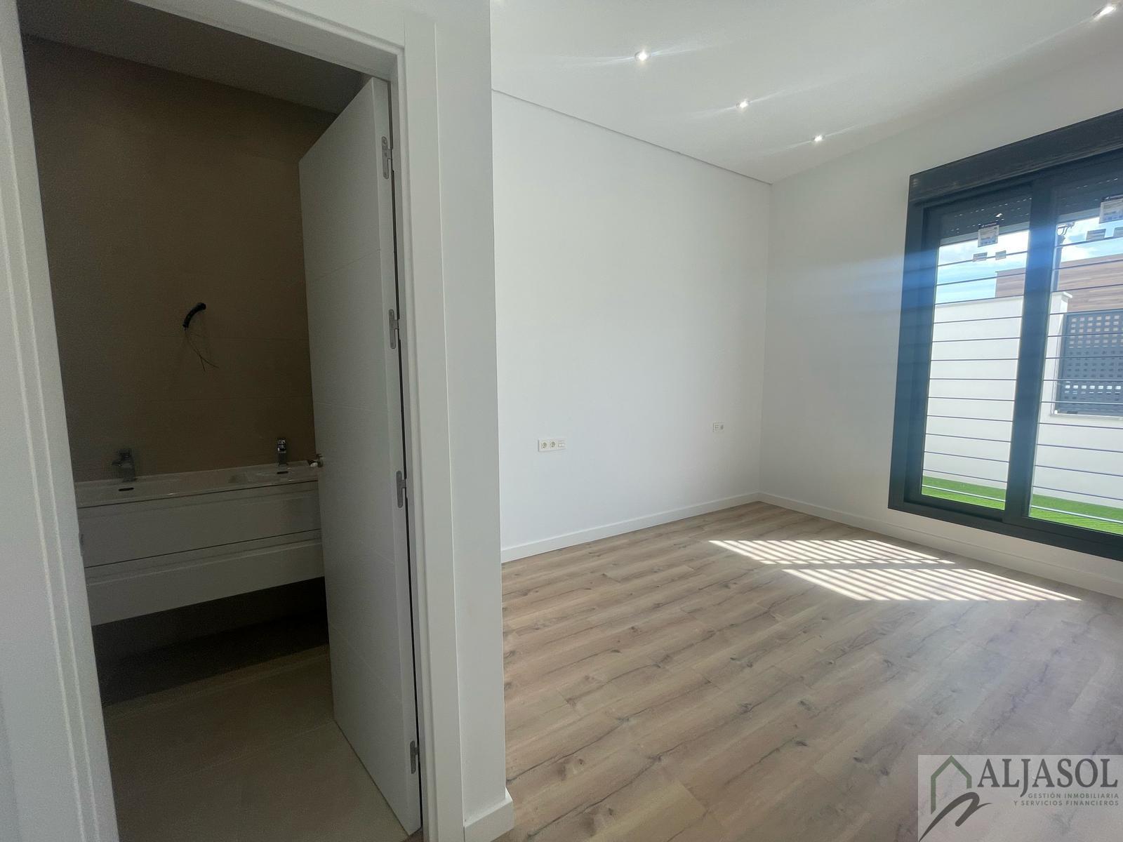 For sale of house in Espartinas