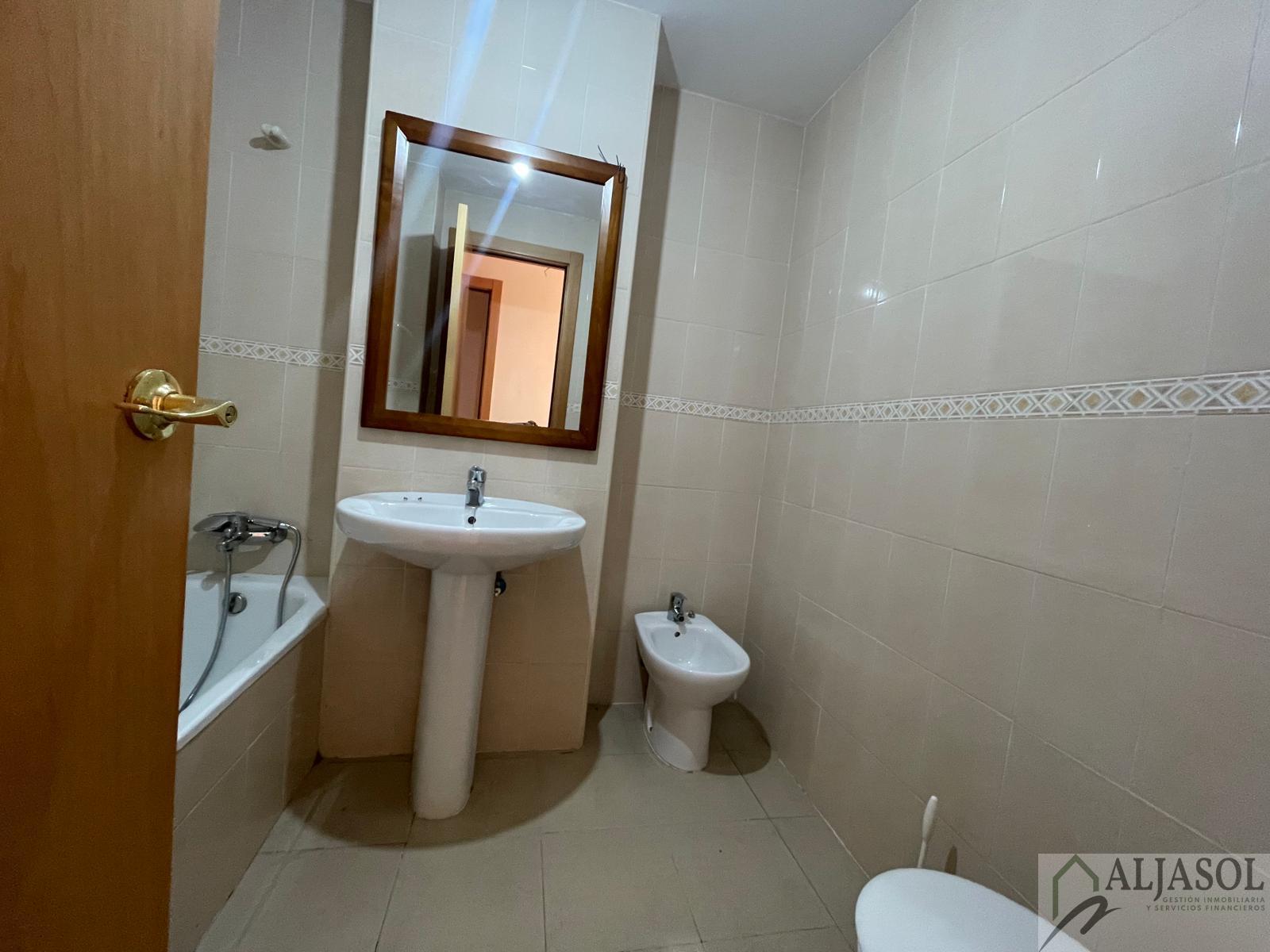 For sale of flat in Mairena del Aljarafe