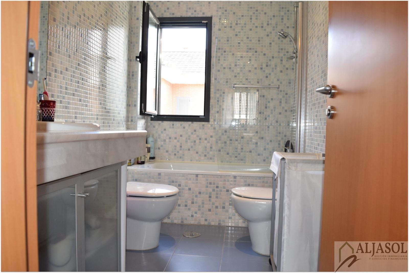 Suite bathroom