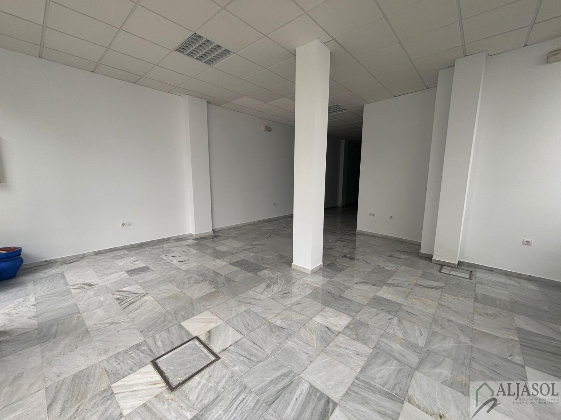 For rent of commercial in Salteras