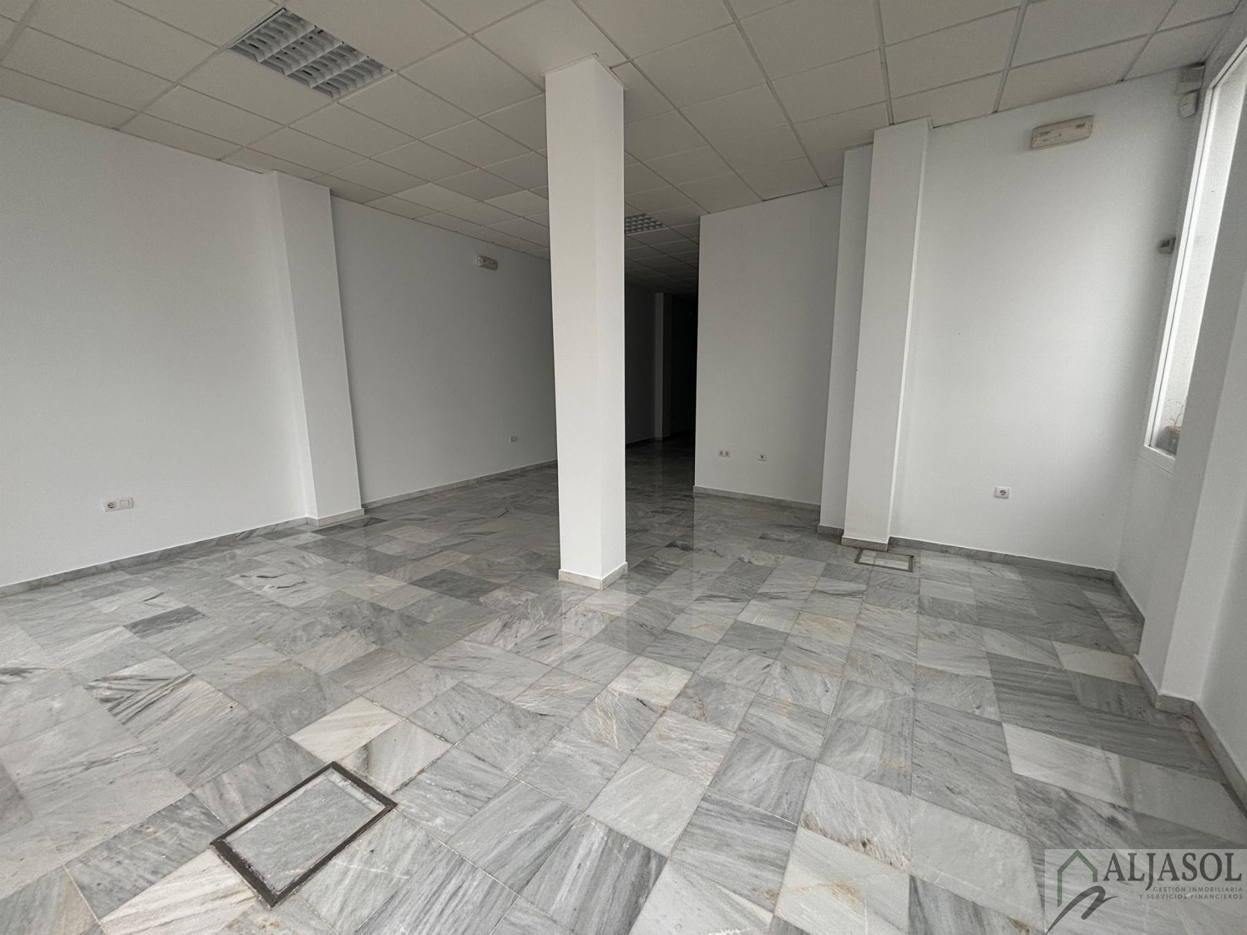 For rent of commercial in Salteras