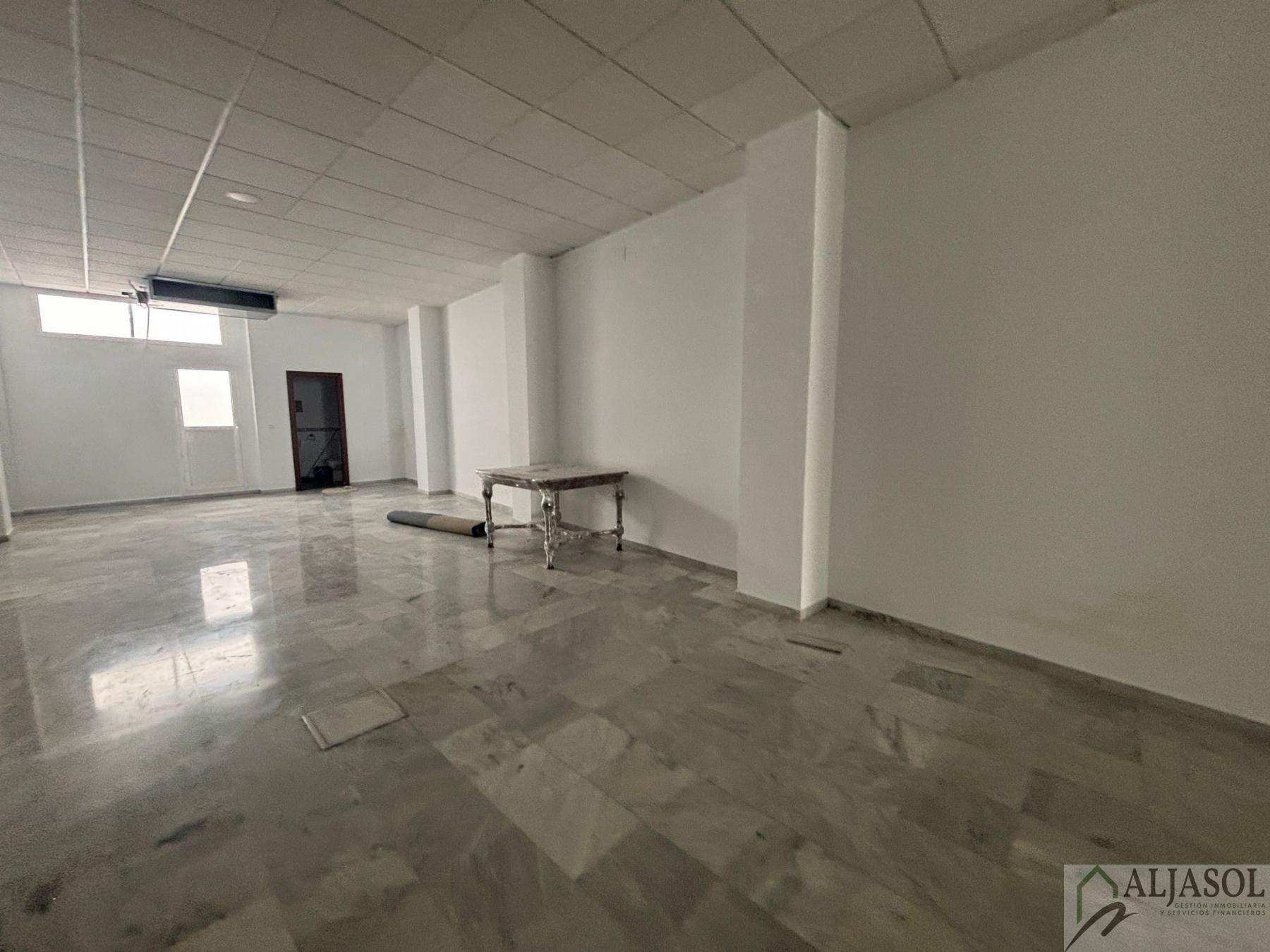 For rent of commercial in Salteras