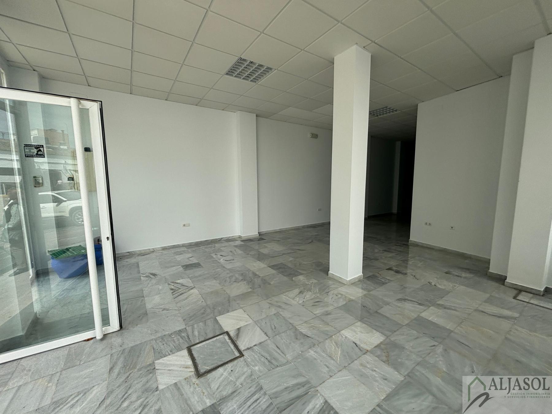 For rent of commercial in Salteras