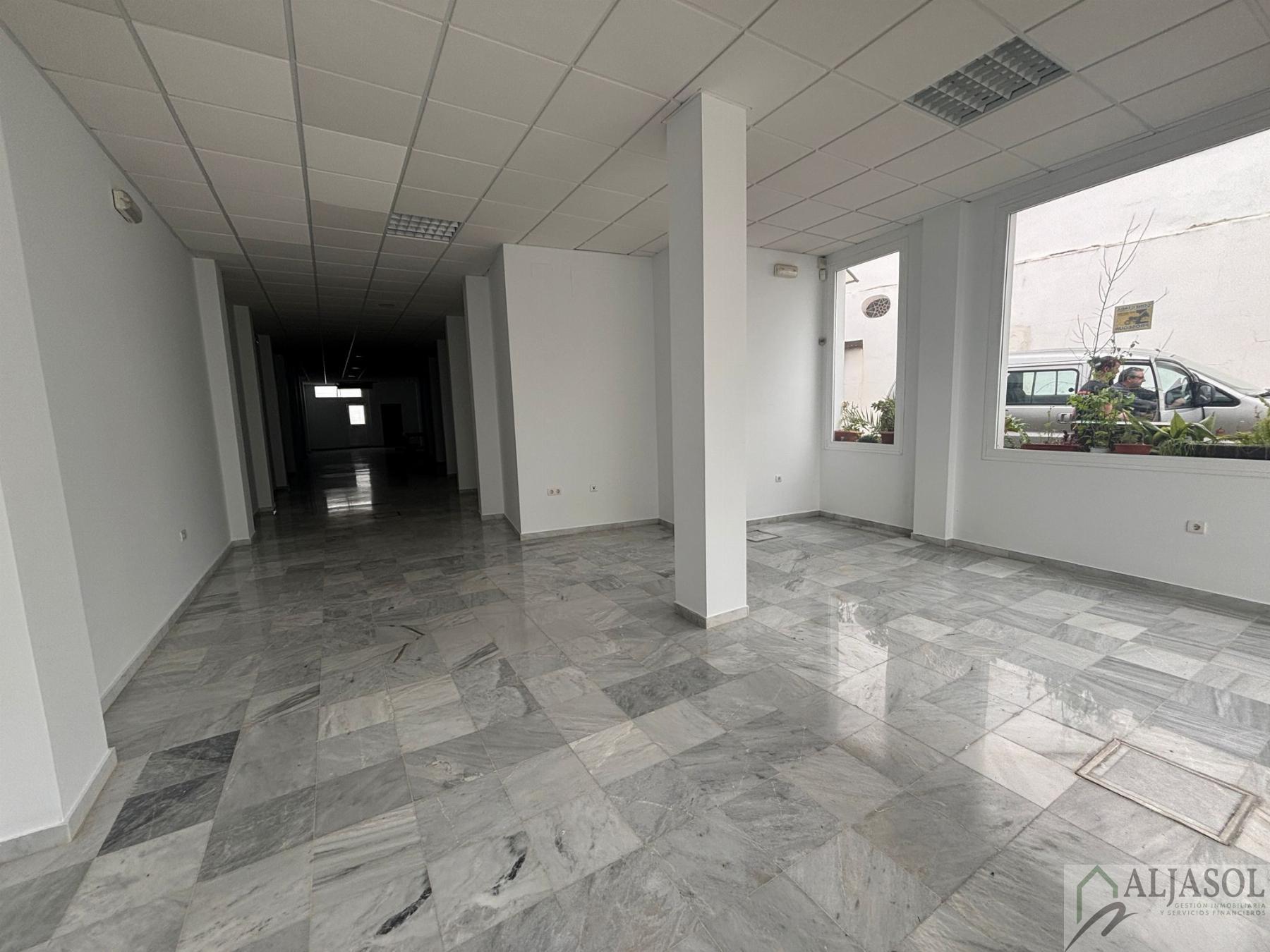 For rent of commercial in Salteras