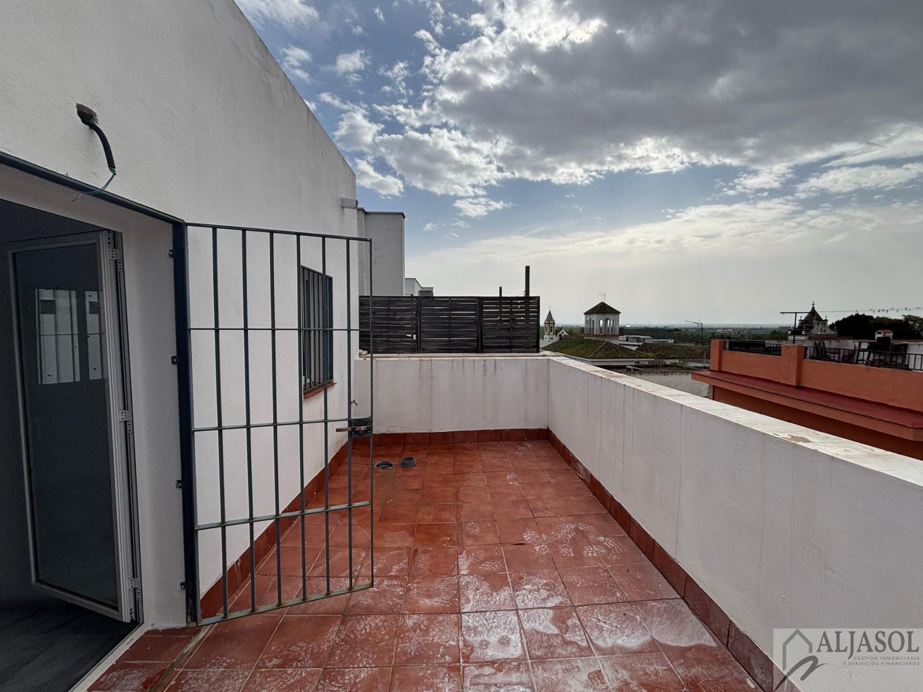 For sale of house in Palomares del Río