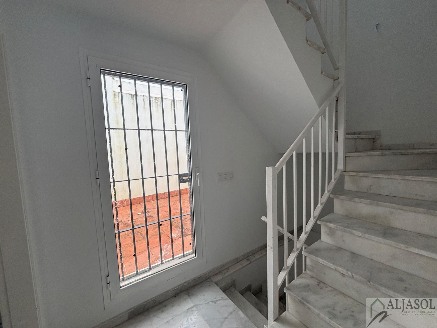 For sale of house in Palomares del Río