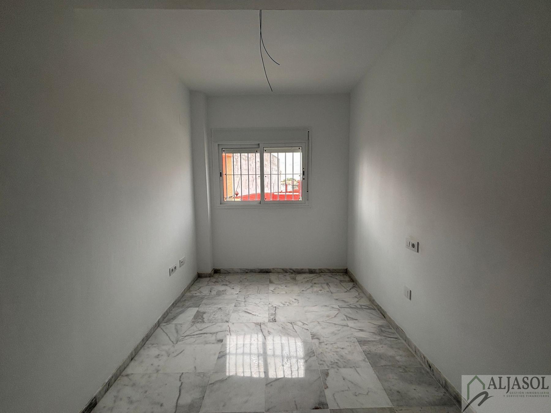 For sale of house in Palomares del Río
