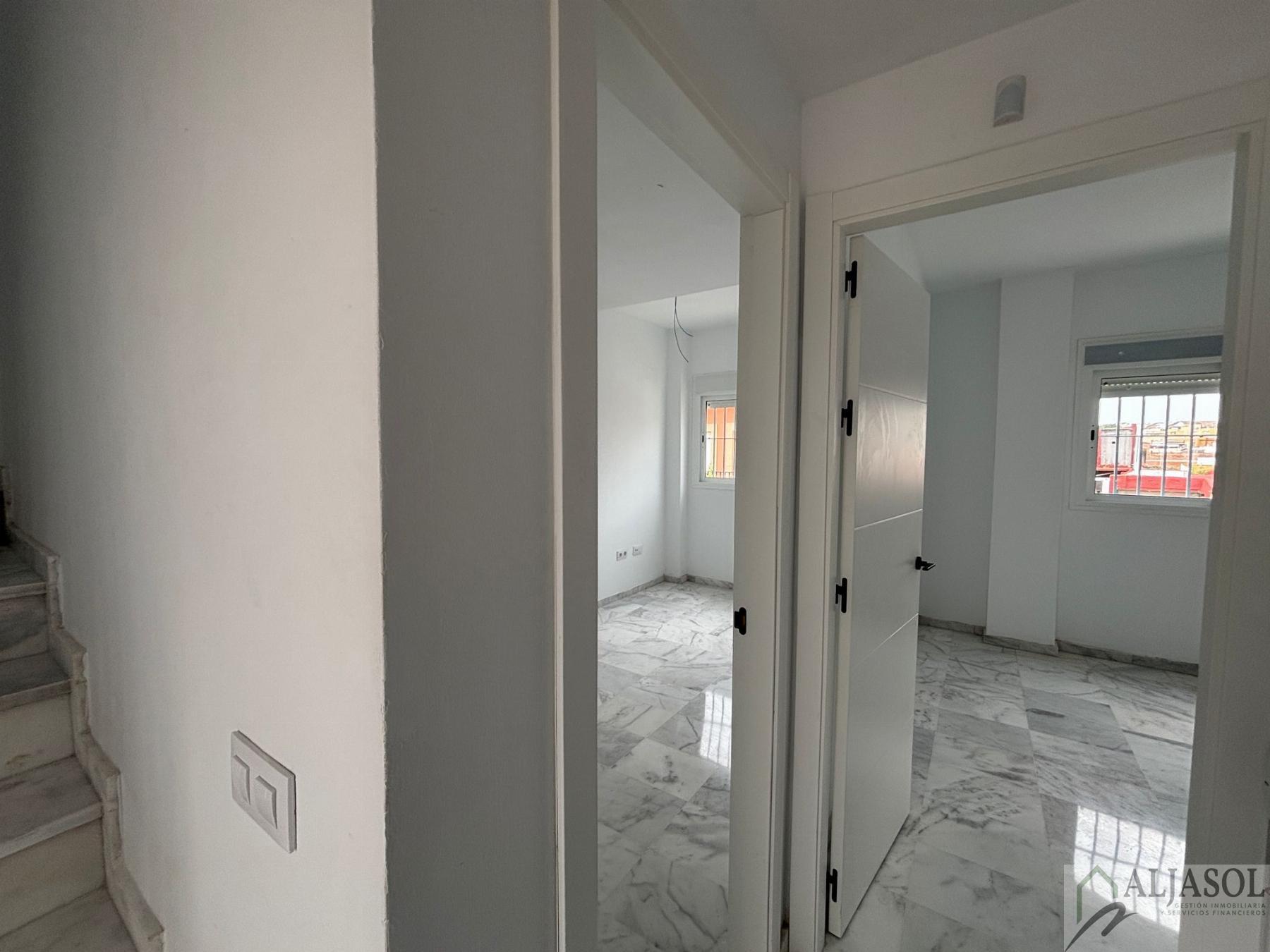 For sale of house in Palomares del Río