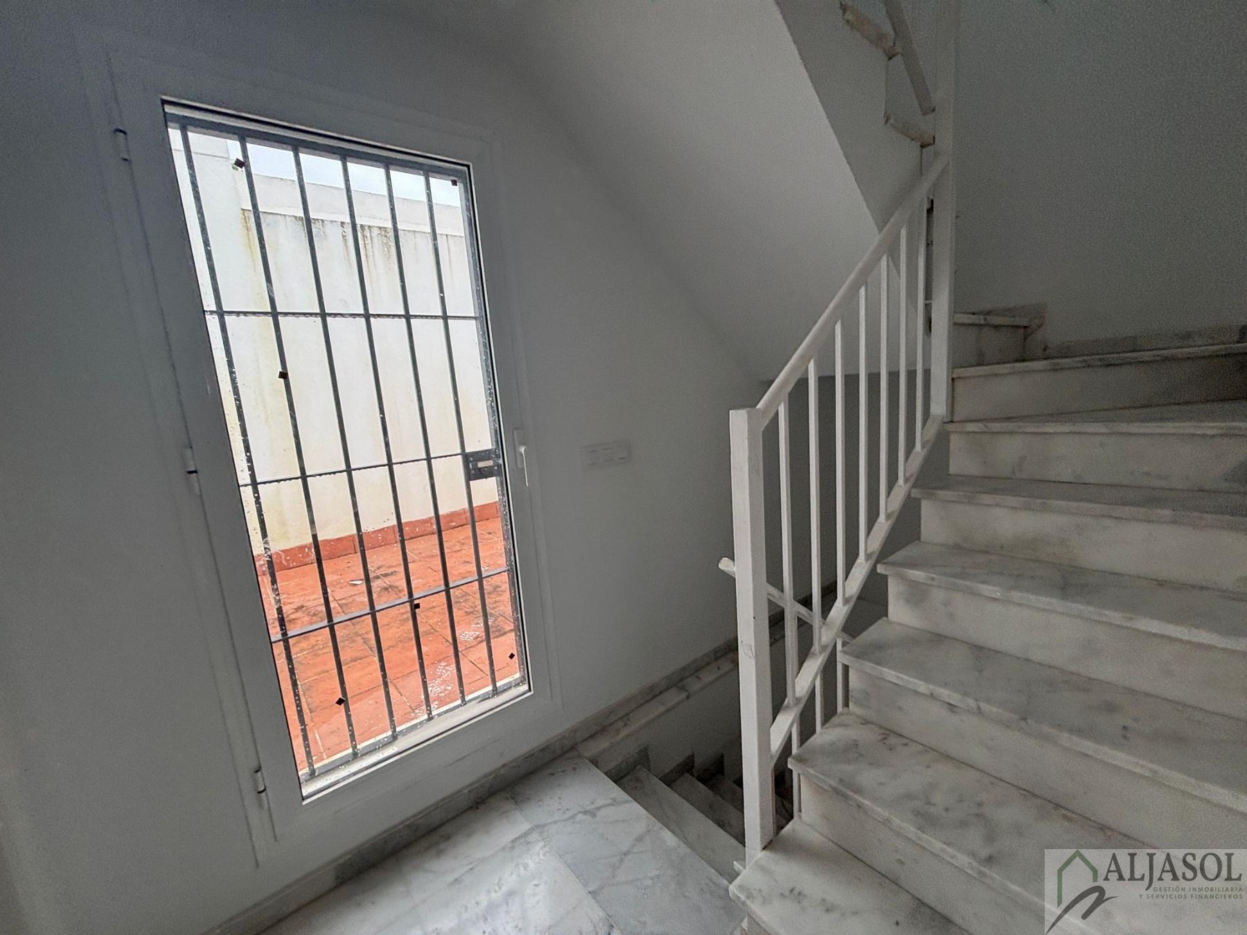 For sale of house in Palomares del Río