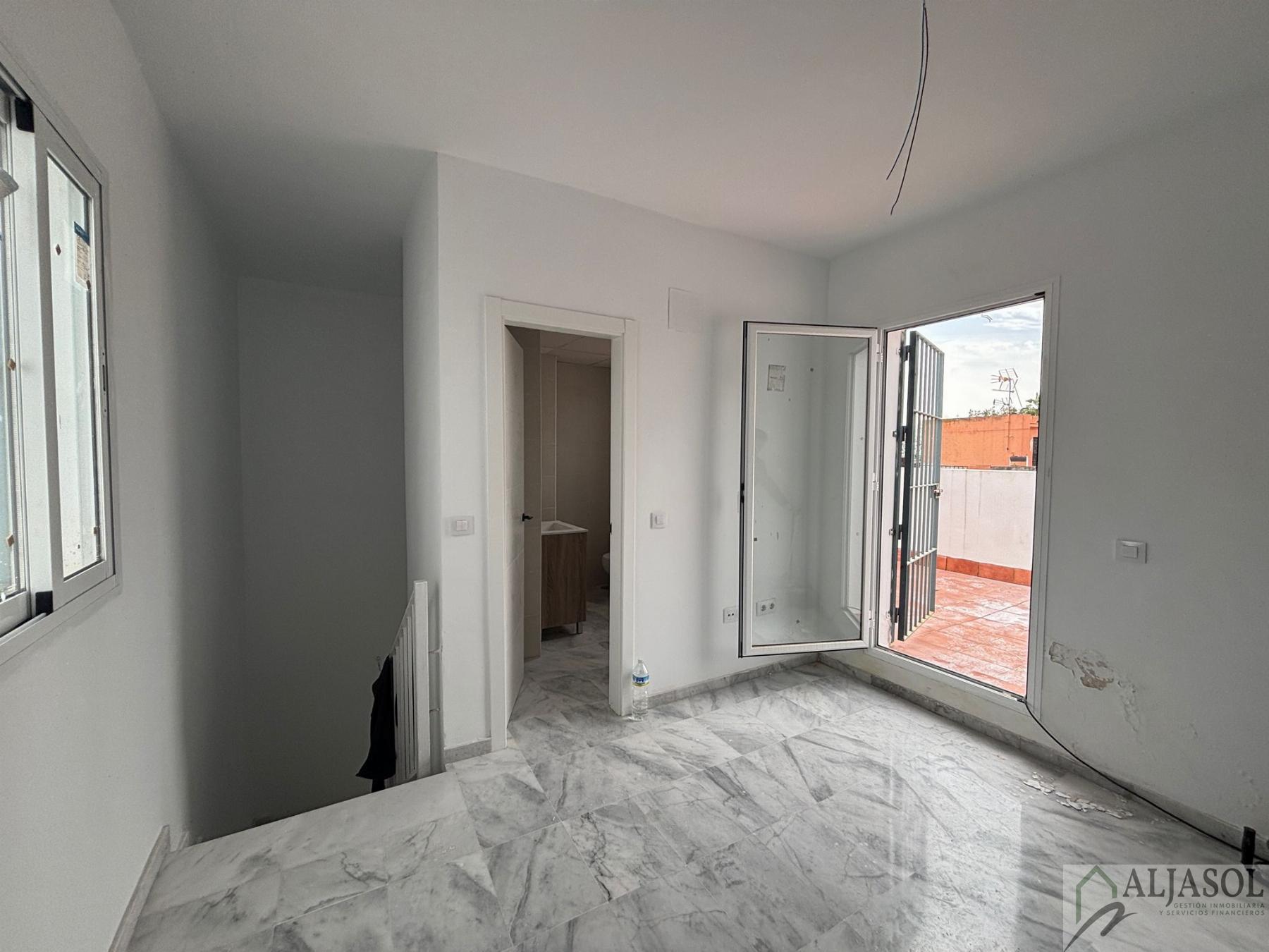 For sale of house in Palomares del Río