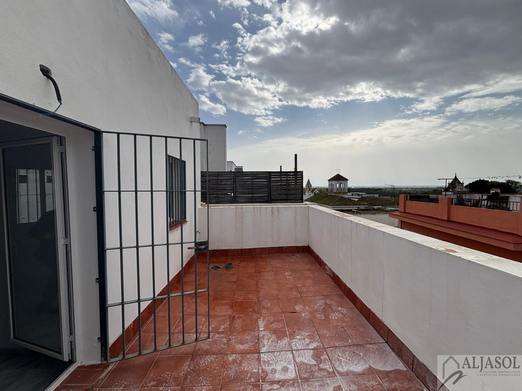 For sale of house in Palomares del Río
