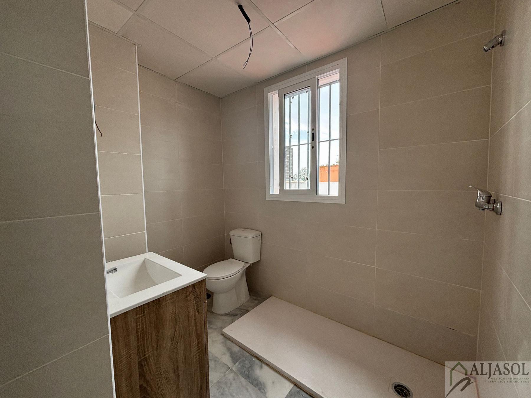 For sale of house in Palomares del Río