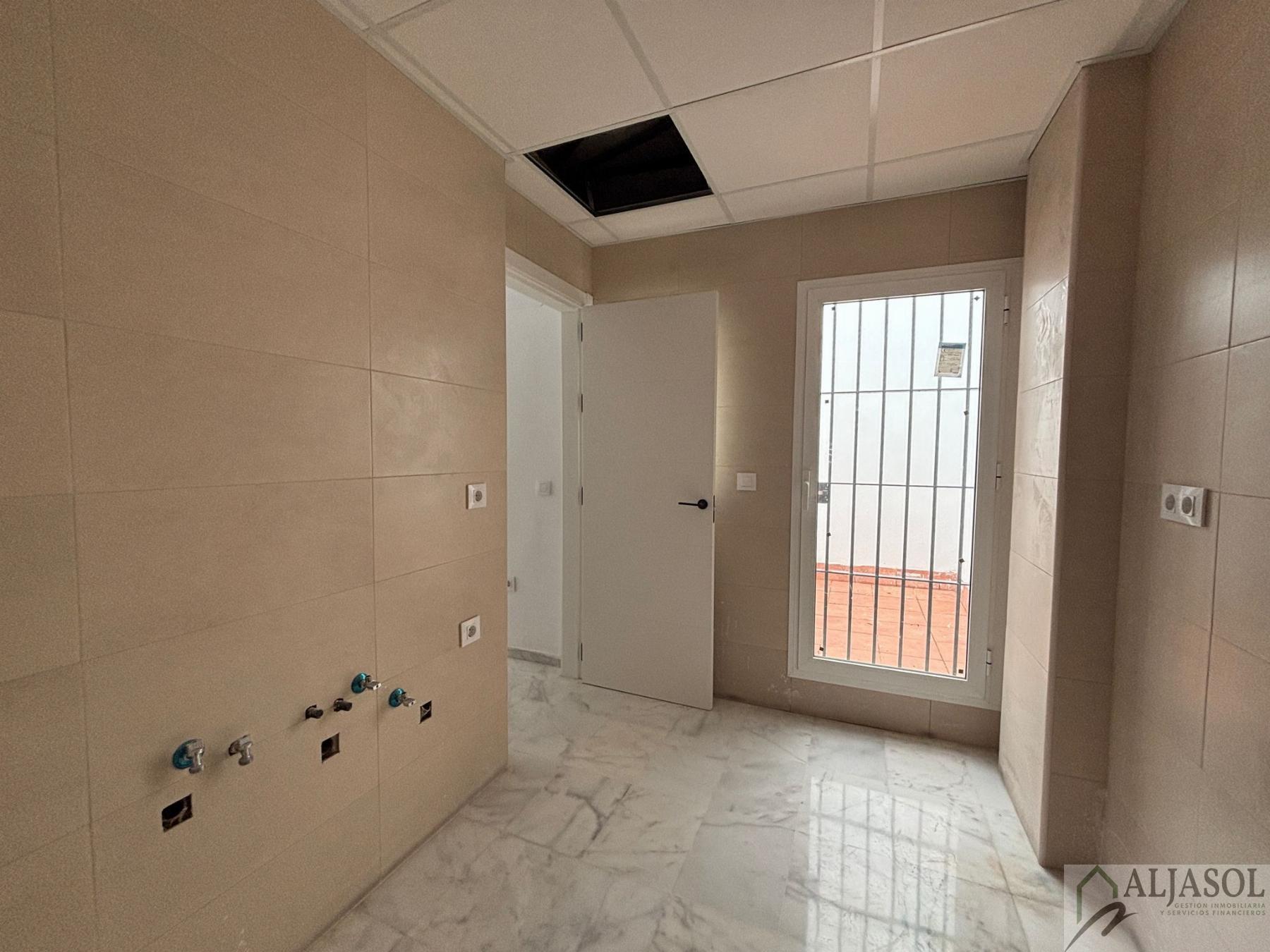 For sale of house in Palomares del Río