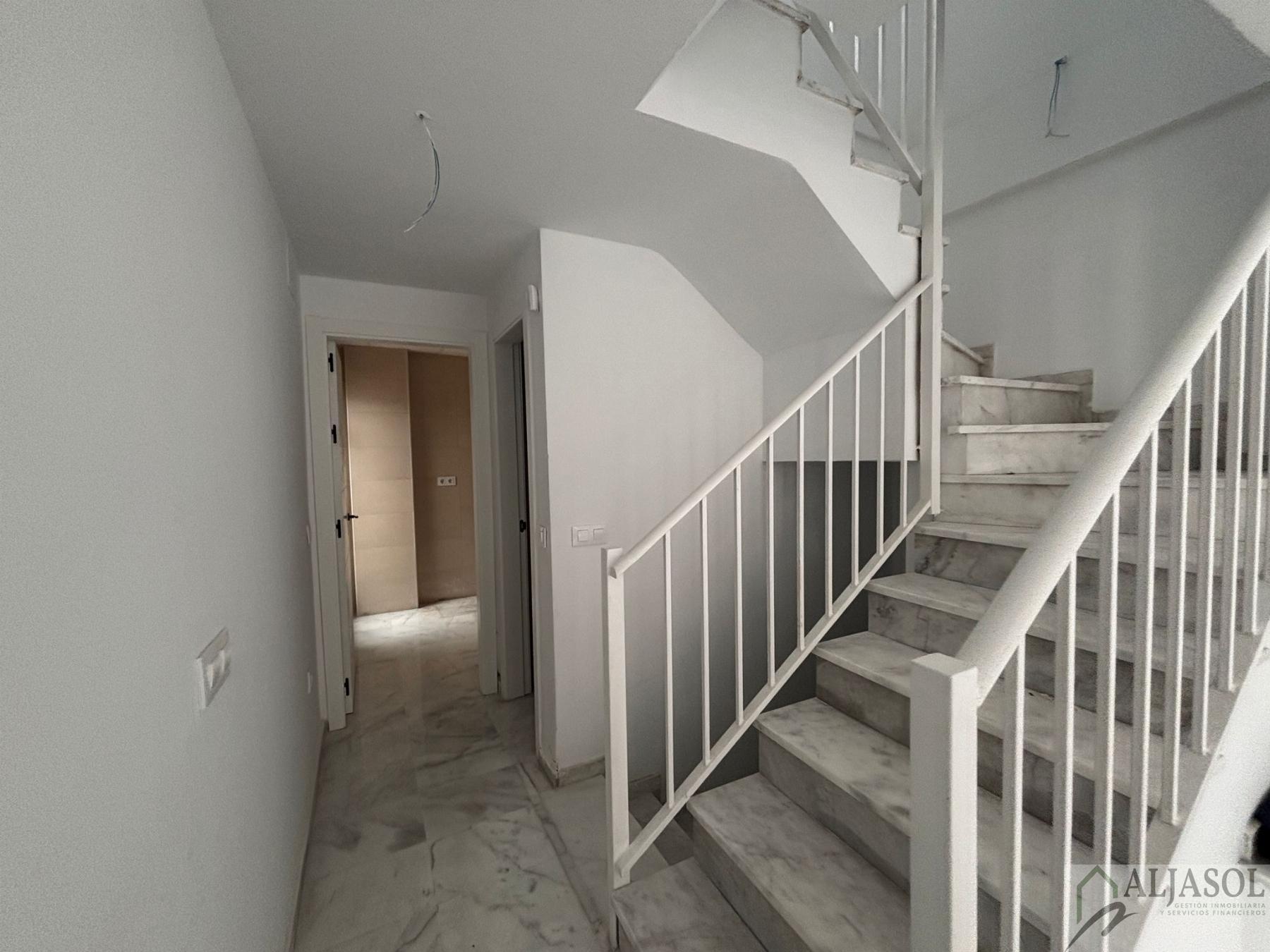 For sale of house in Palomares del Río