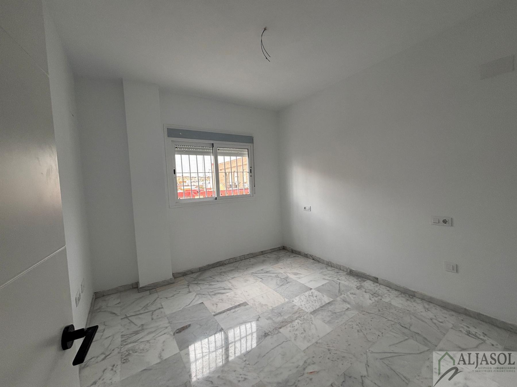 For sale of house in Palomares del Río