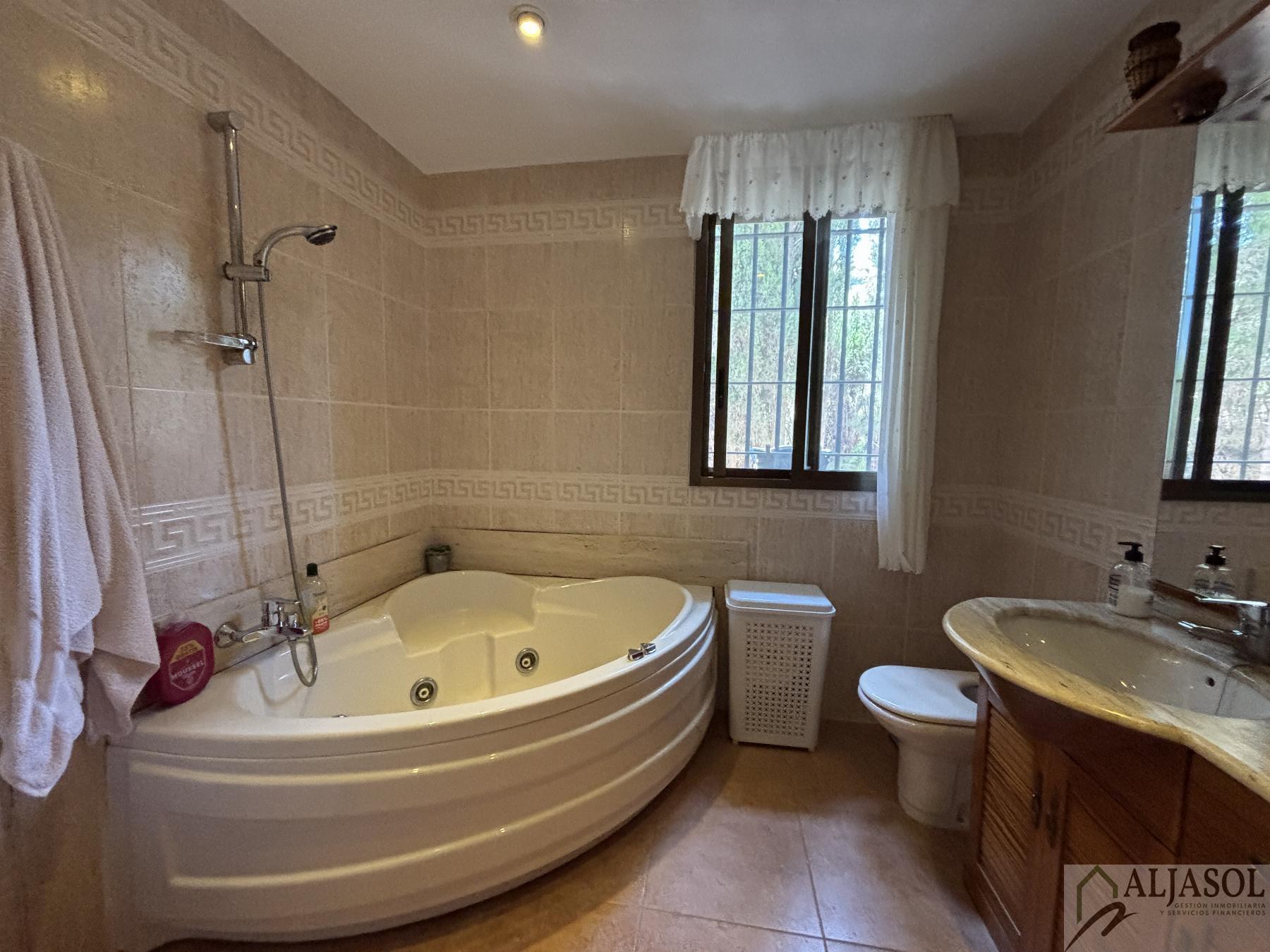 For sale of chalet in Aljaraque