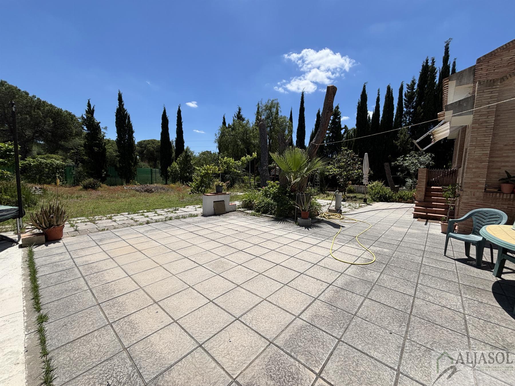 For sale of chalet in Aljaraque