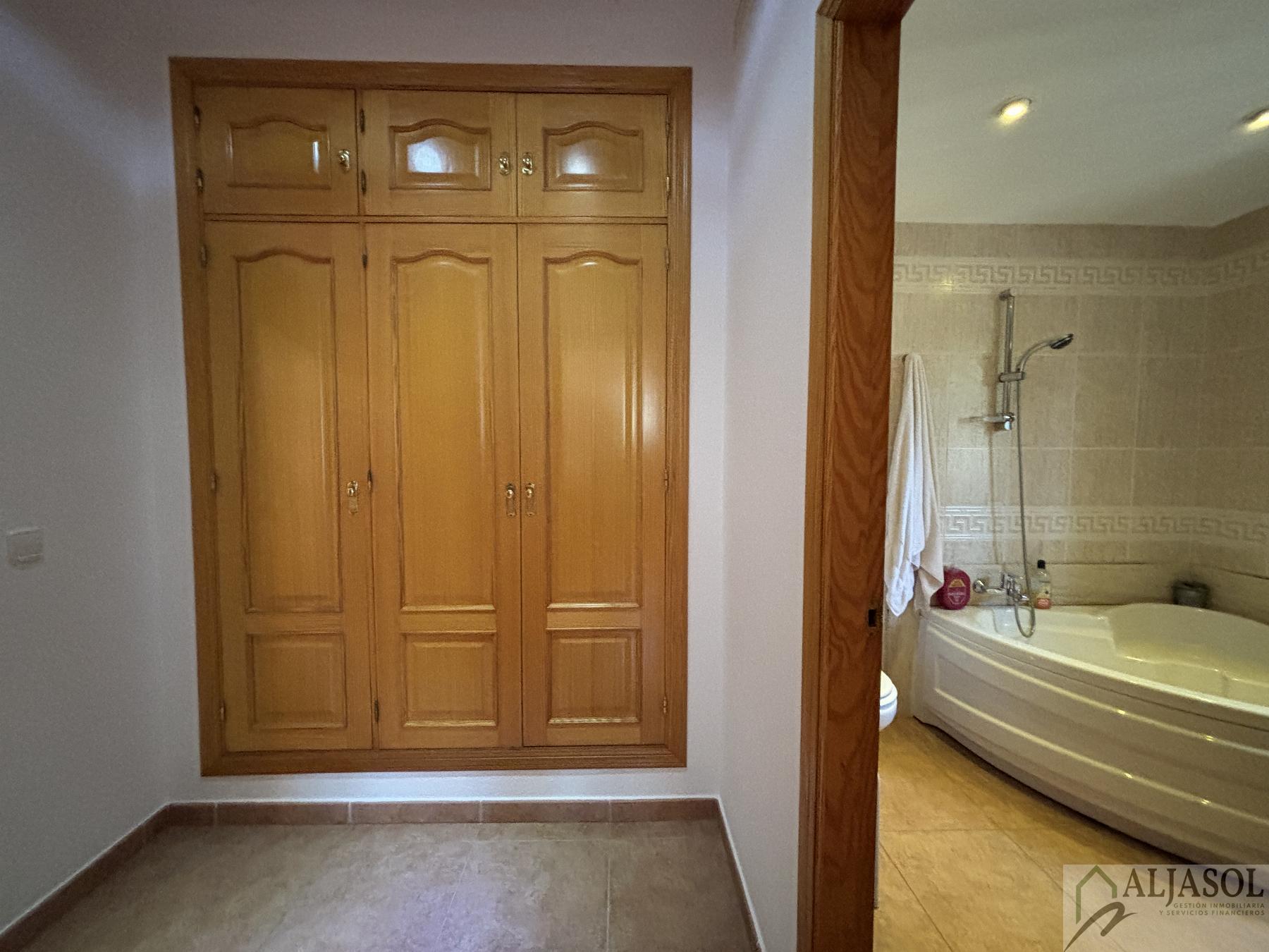 For sale of chalet in Aljaraque