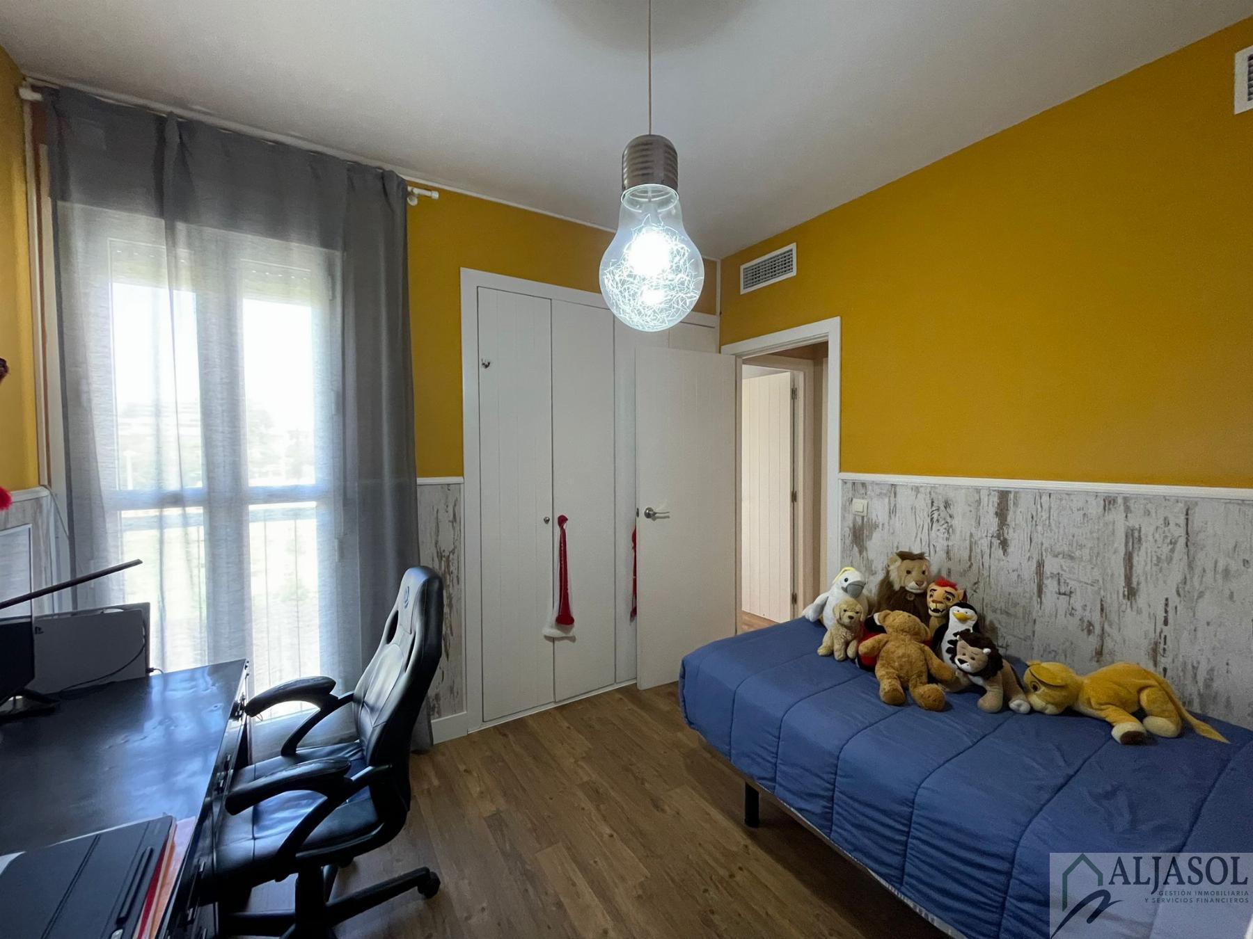For sale of flat in Tomares