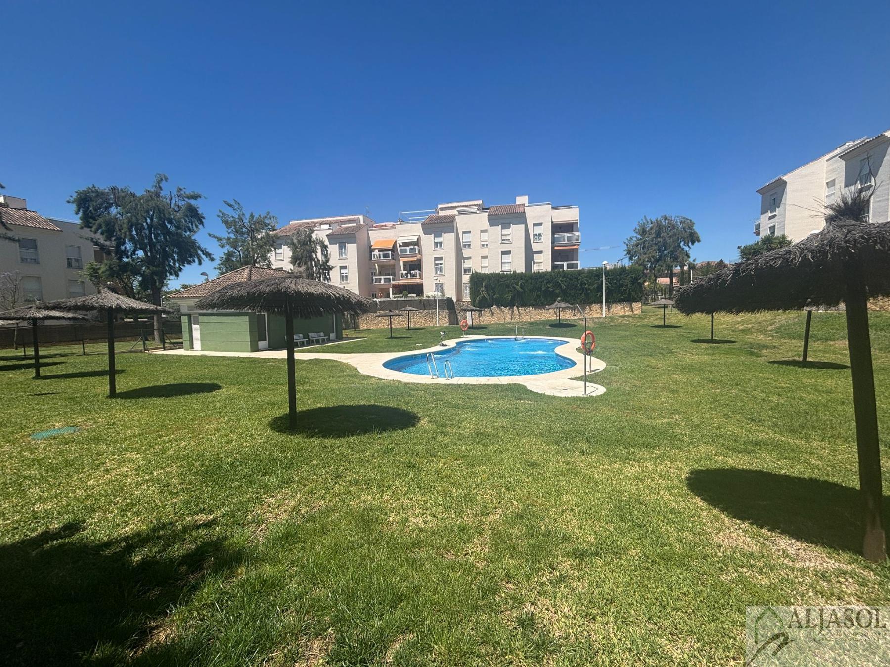 For sale of flat in Tomares