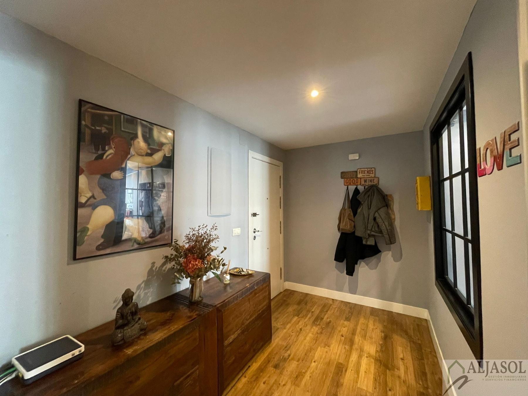 For sale of flat in Tomares