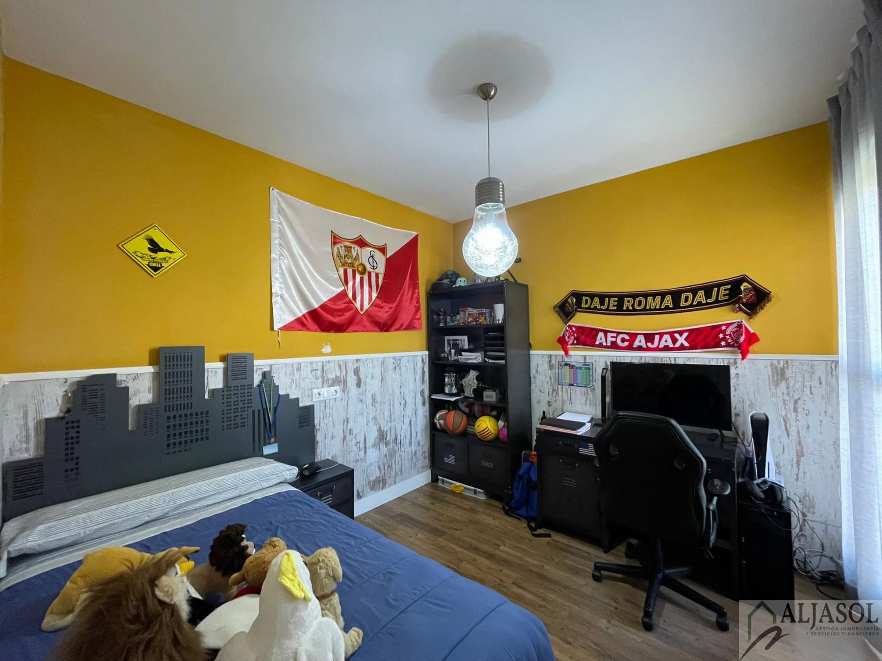 For sale of flat in Tomares