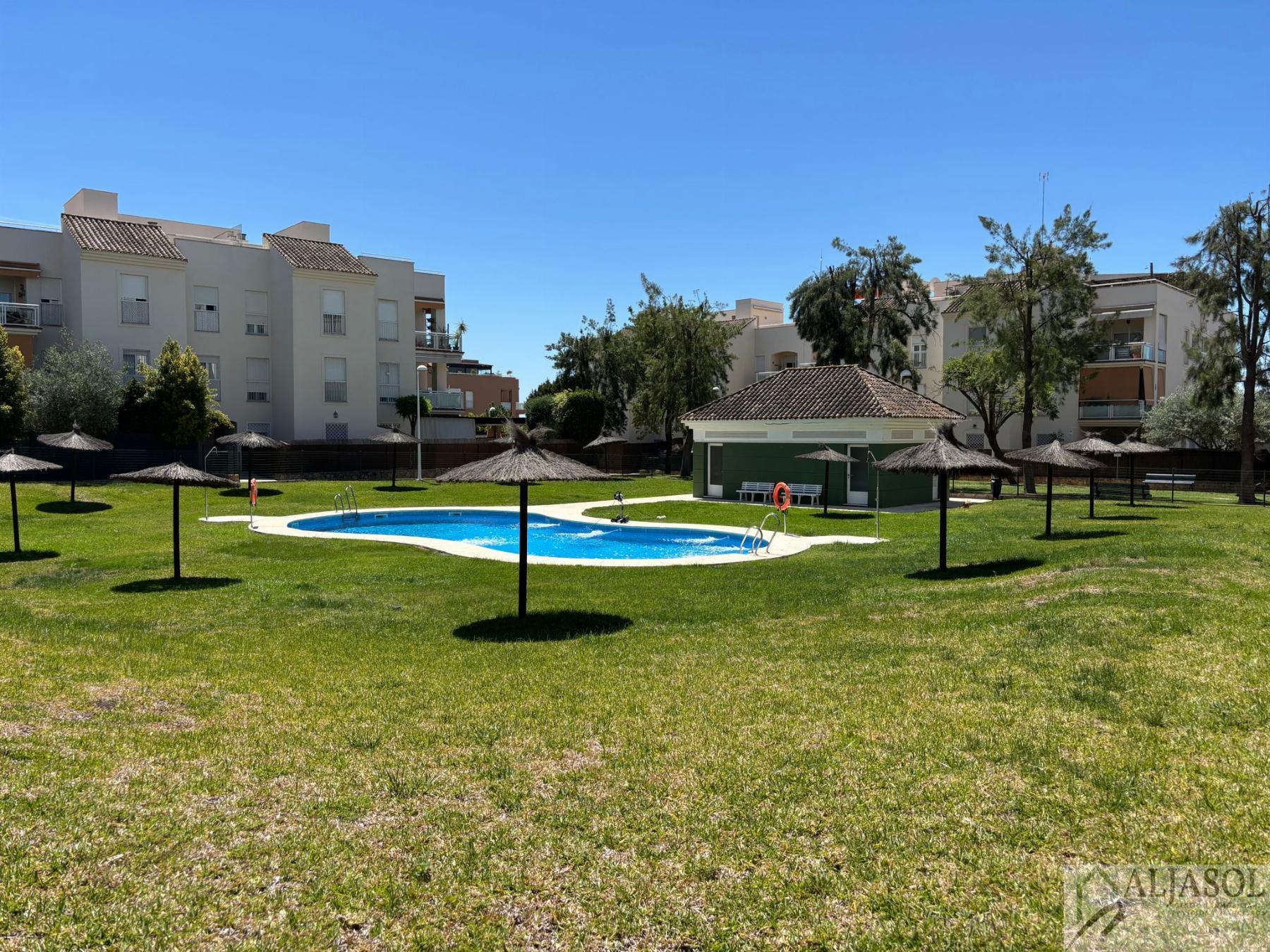 For sale of flat in Tomares