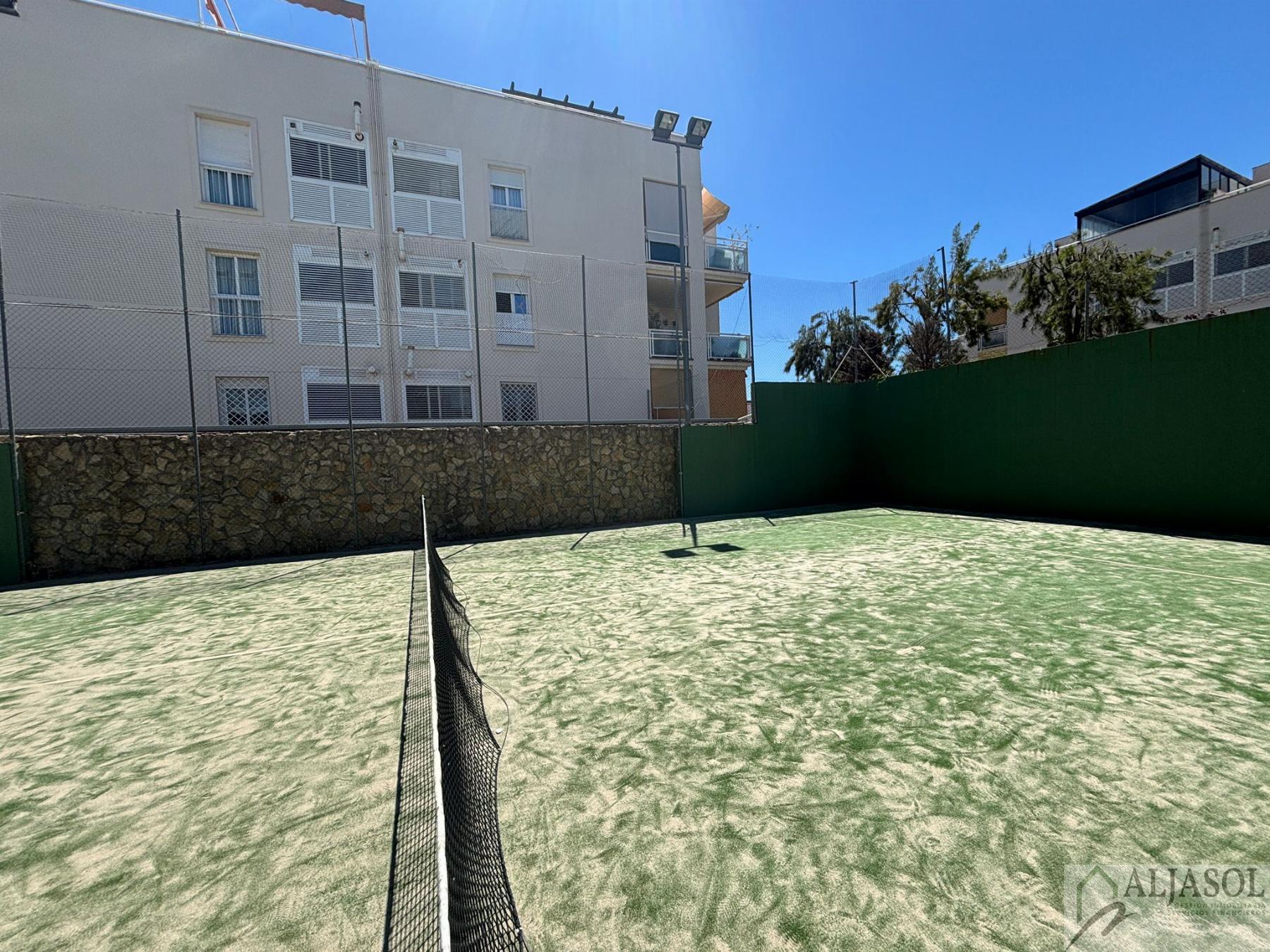 For sale of flat in Tomares