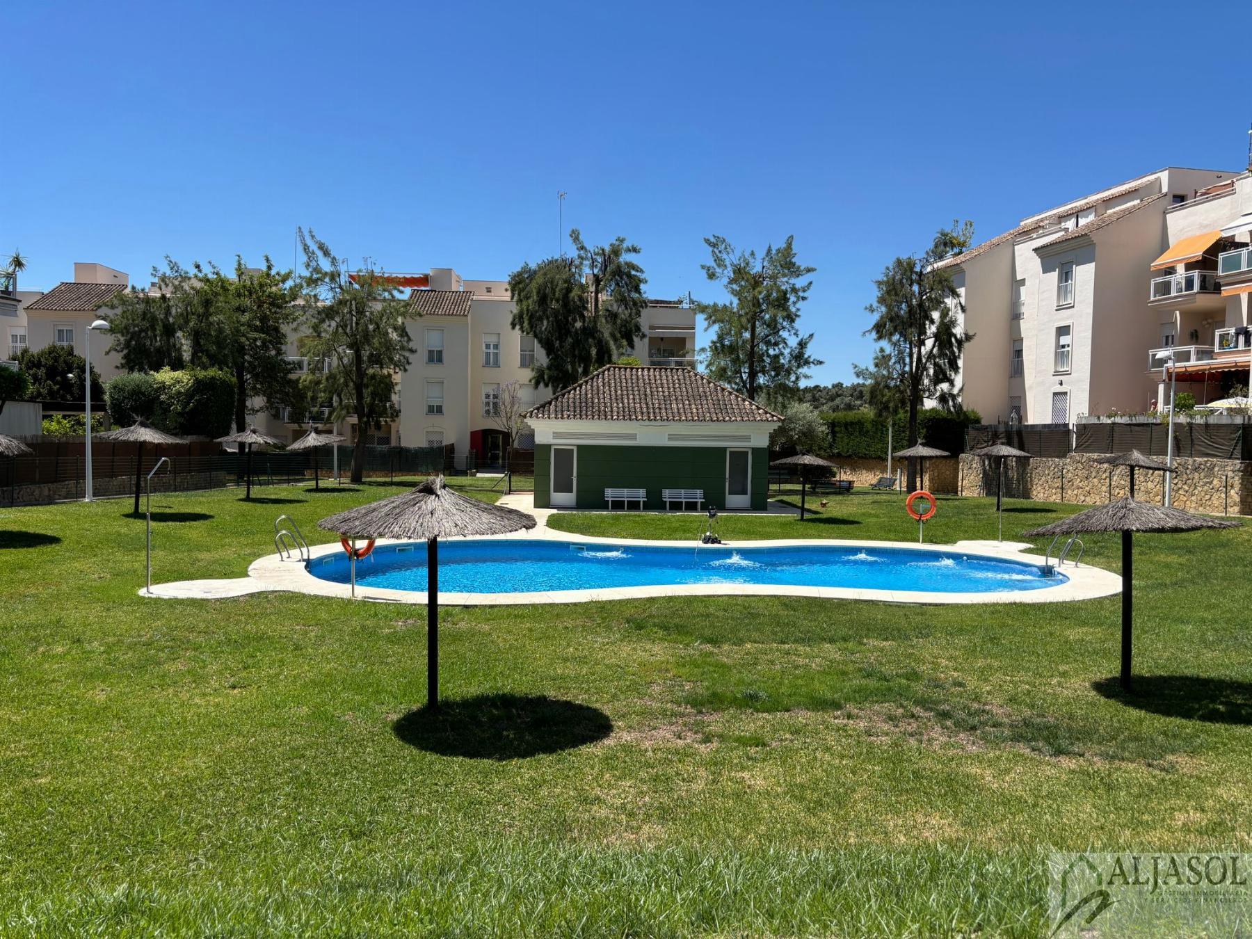 For sale of flat in Tomares