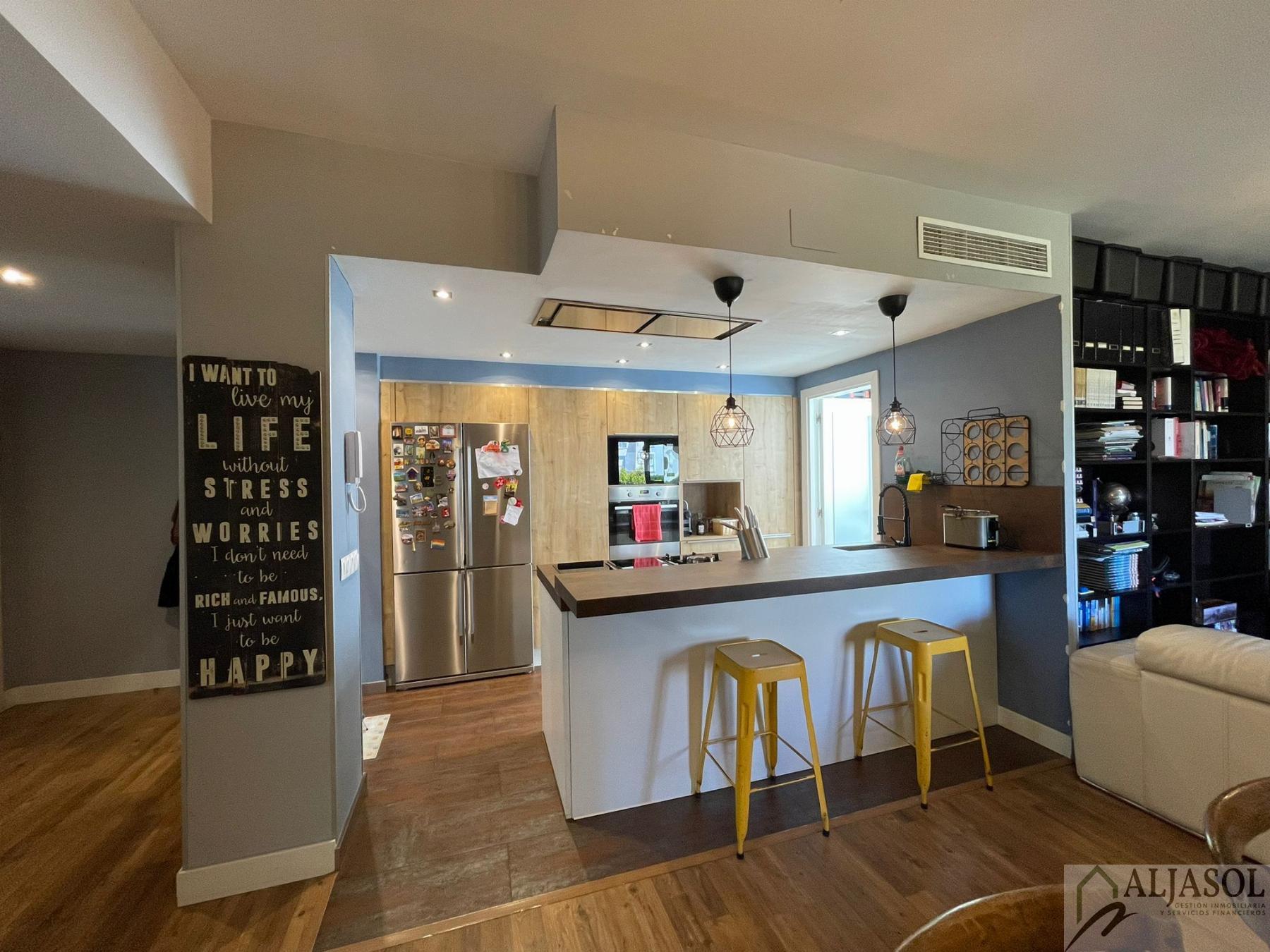 For sale of flat in Tomares