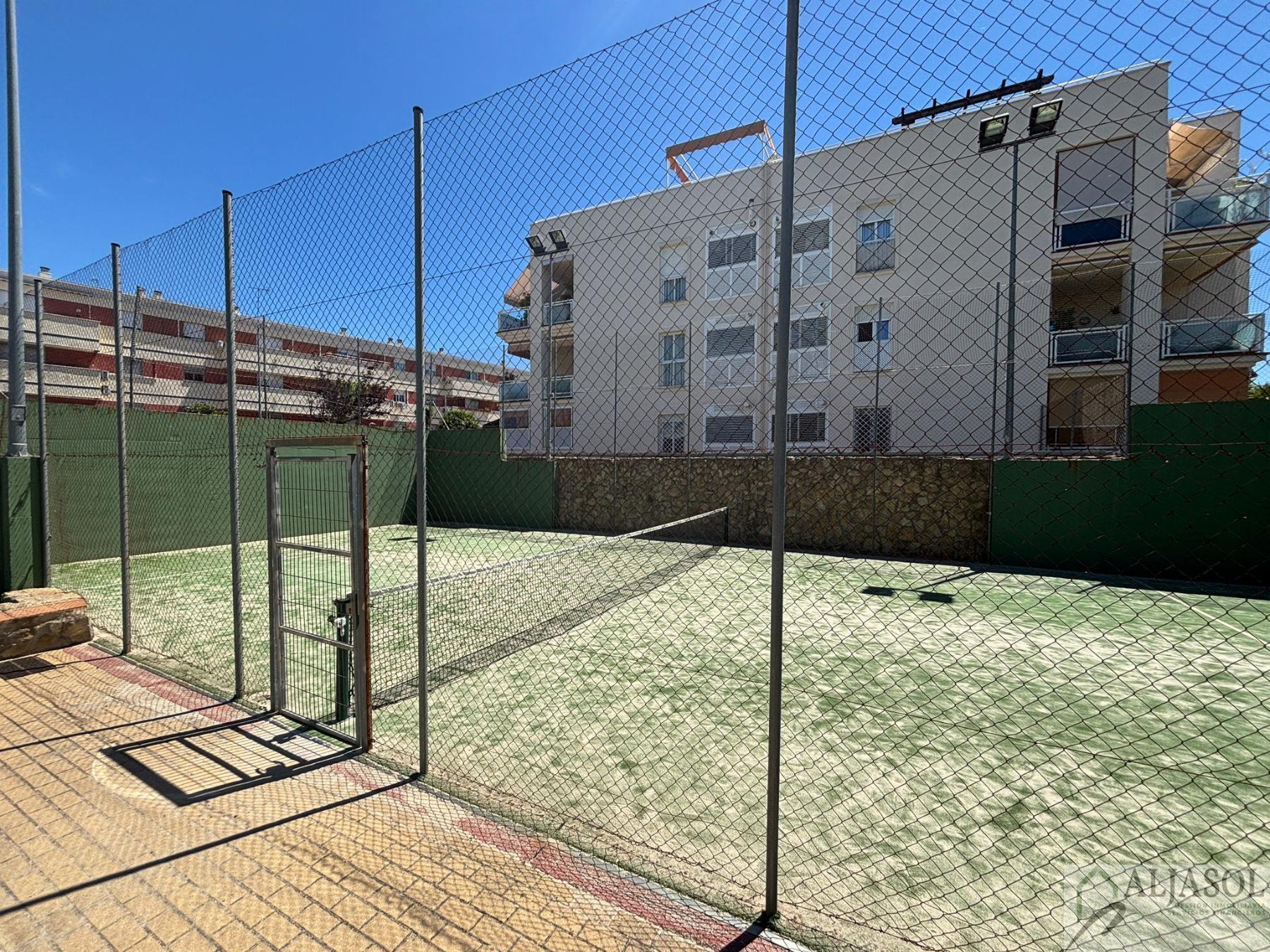 For sale of flat in Tomares
