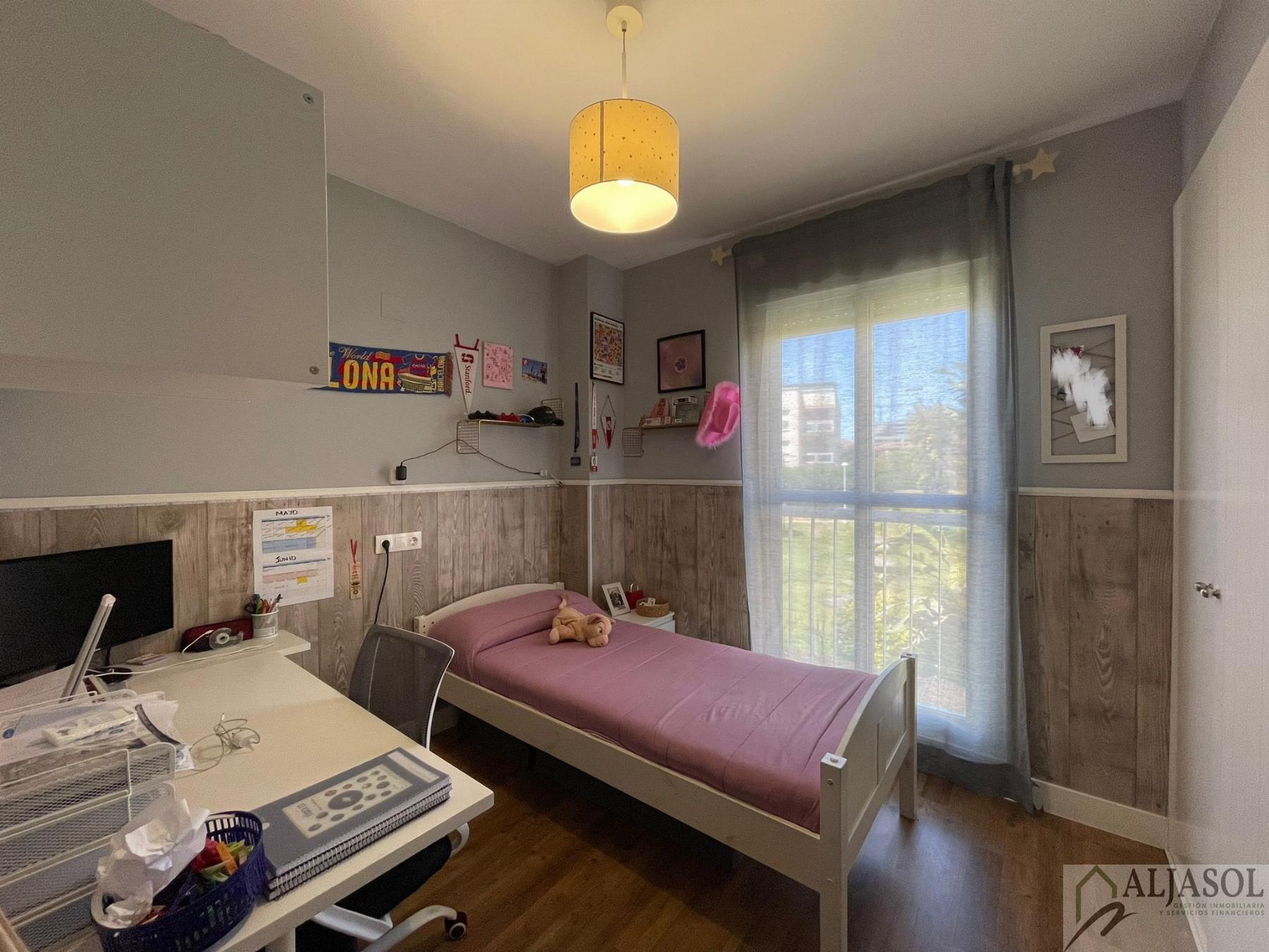 For sale of flat in Tomares