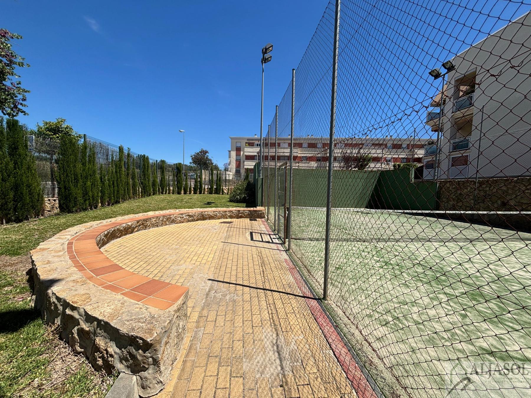 For sale of flat in Tomares