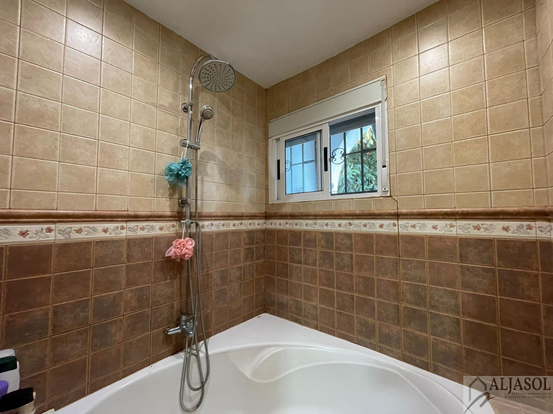 For sale of house in La Puebla del Río